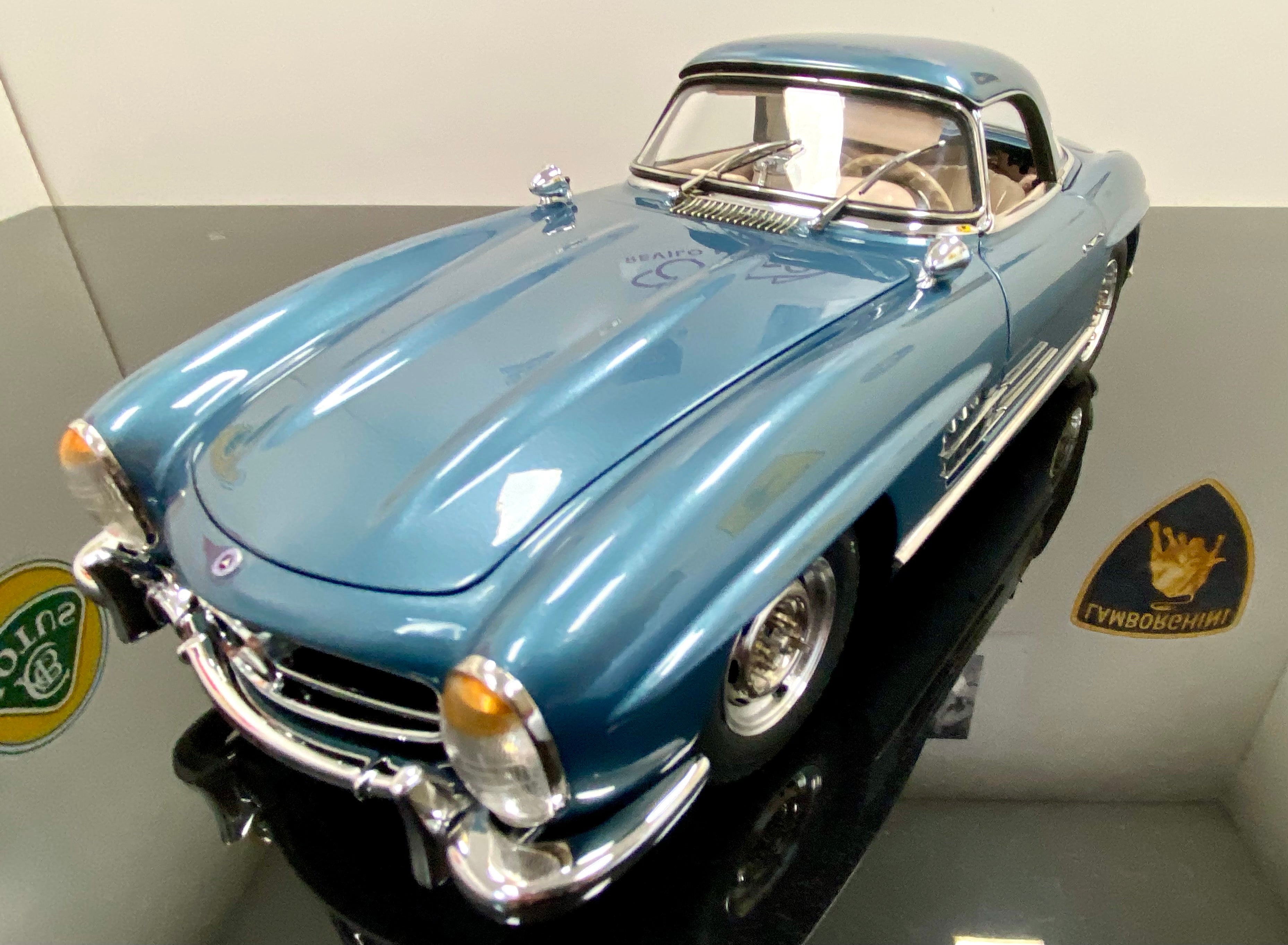 CMC 1:18 Mercedes 300SL M283 Blue with removable hardtop