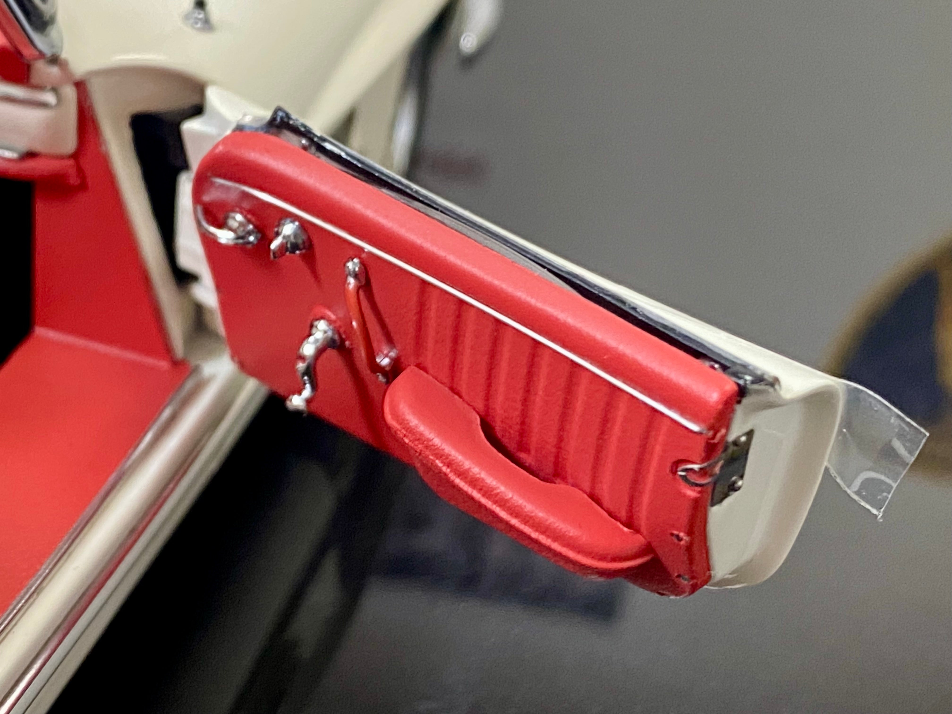 CMC 1:18 scale Mercedes 300SL M284 White with removable hardtop