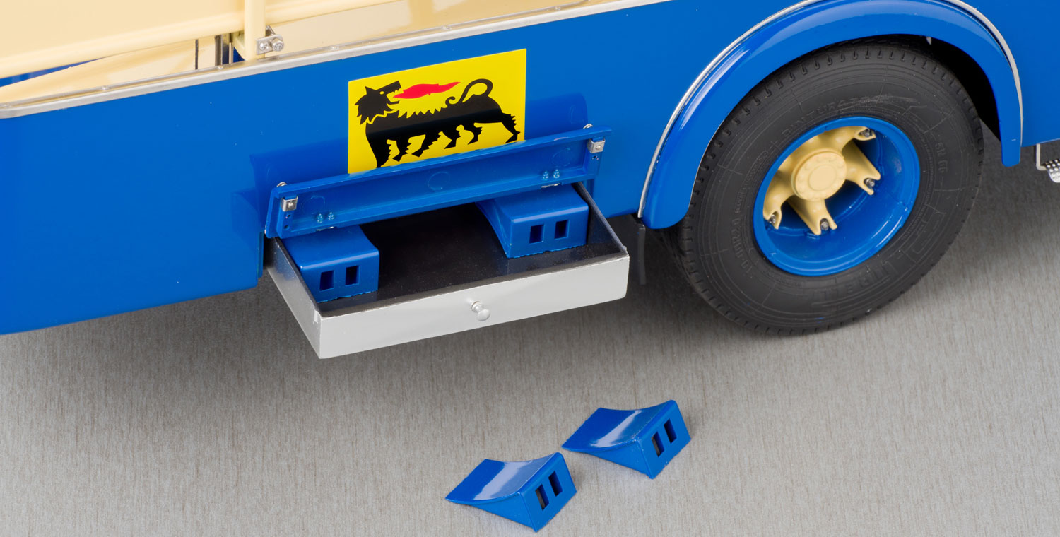 CMC M097 118 Maserati Race Transporter 2024 model Revilo Model Cars