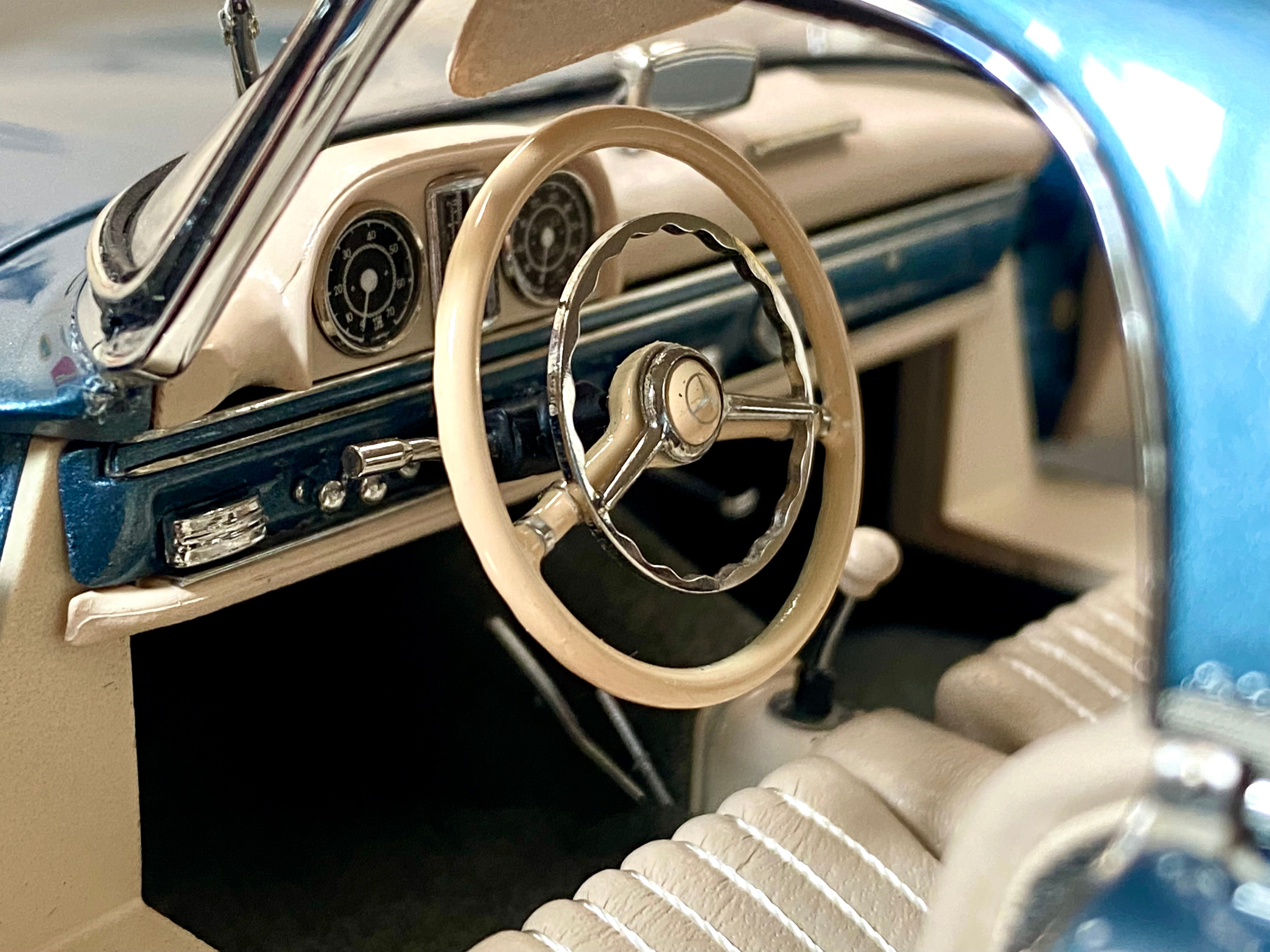 CMC 1:18 Mercedes 300SL M283 Blue with removable hardtop