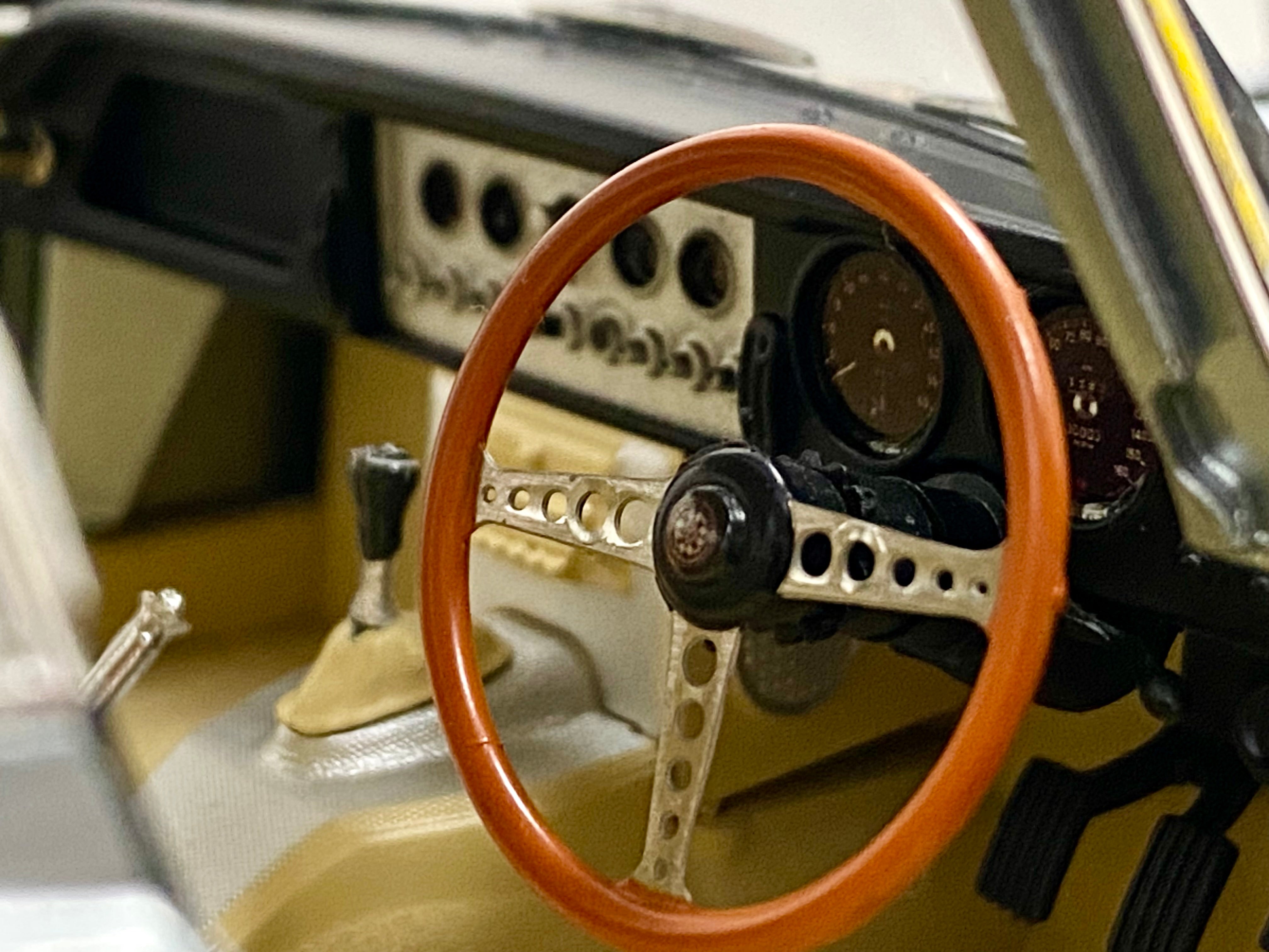 Jaguar E Type series 1 FHC 1:18 scale