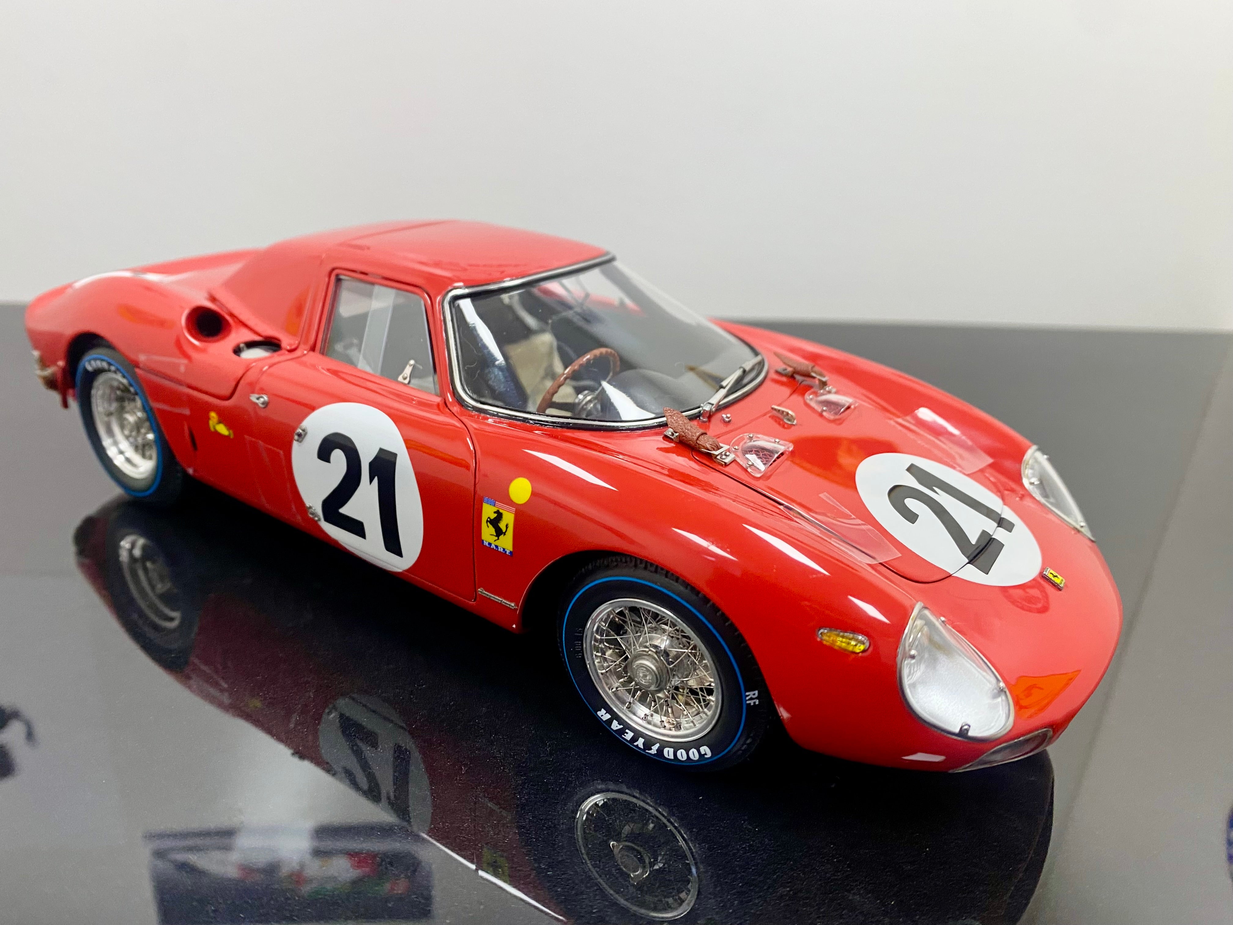 CMC 1:18 scale Ferrari 250 LM M263 #21 Le Mans 1965