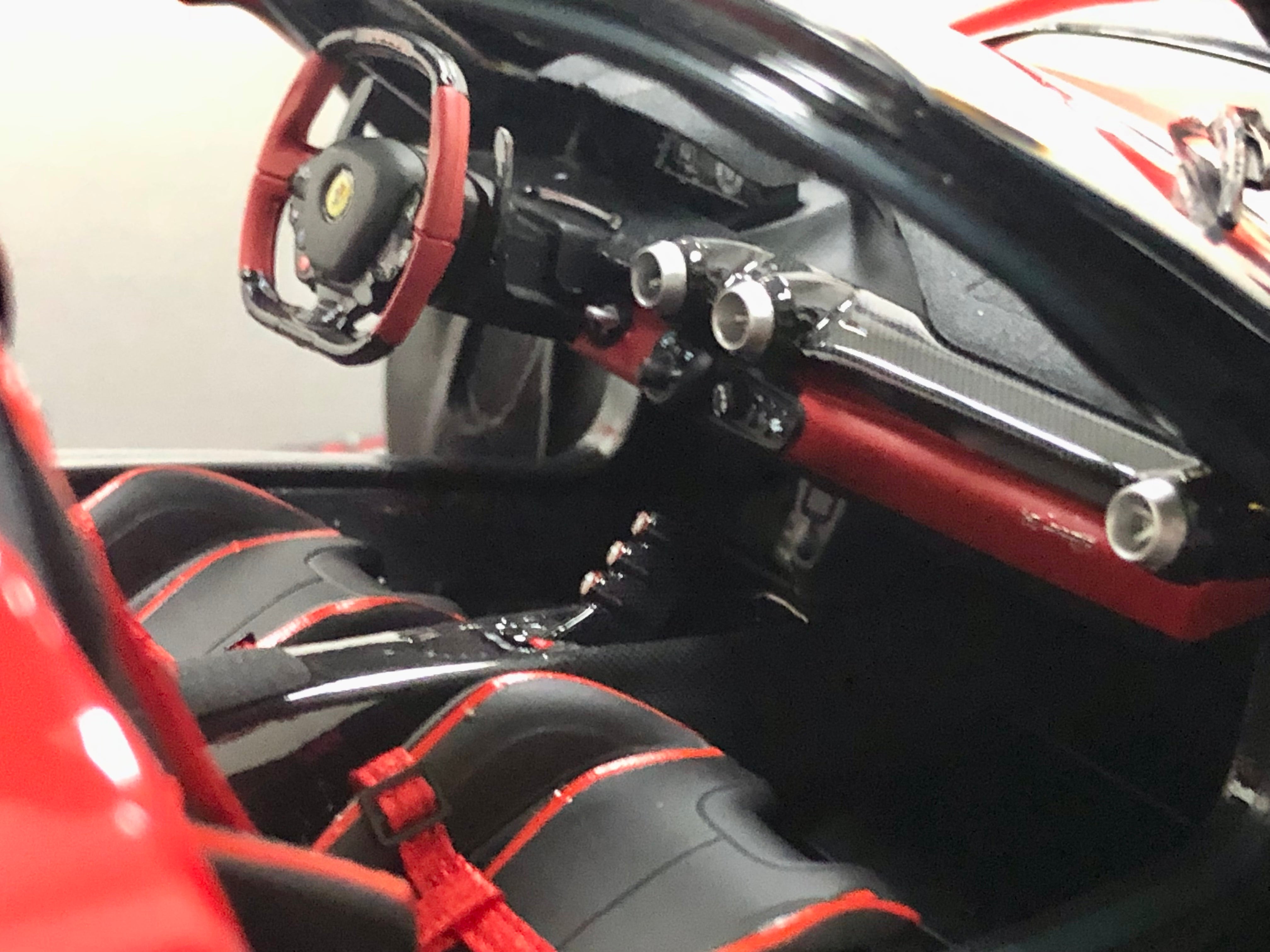 BBR La Ferrari escala 1:18 Diecast Red con techo negro