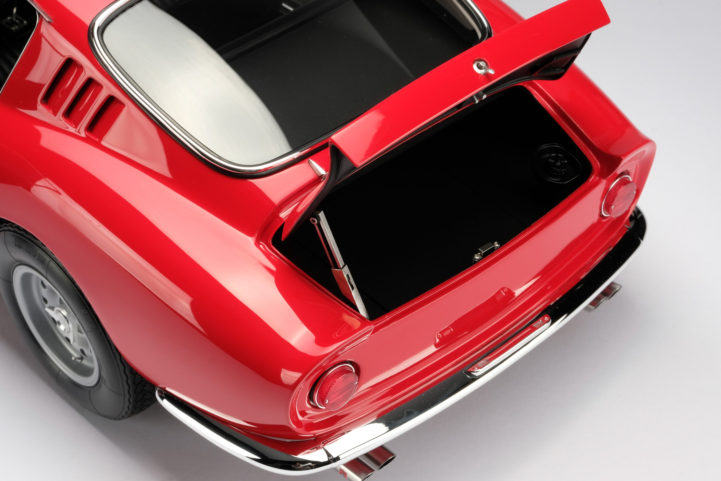 Amalgam 1:8 scale Ferrari 275 GTB/4