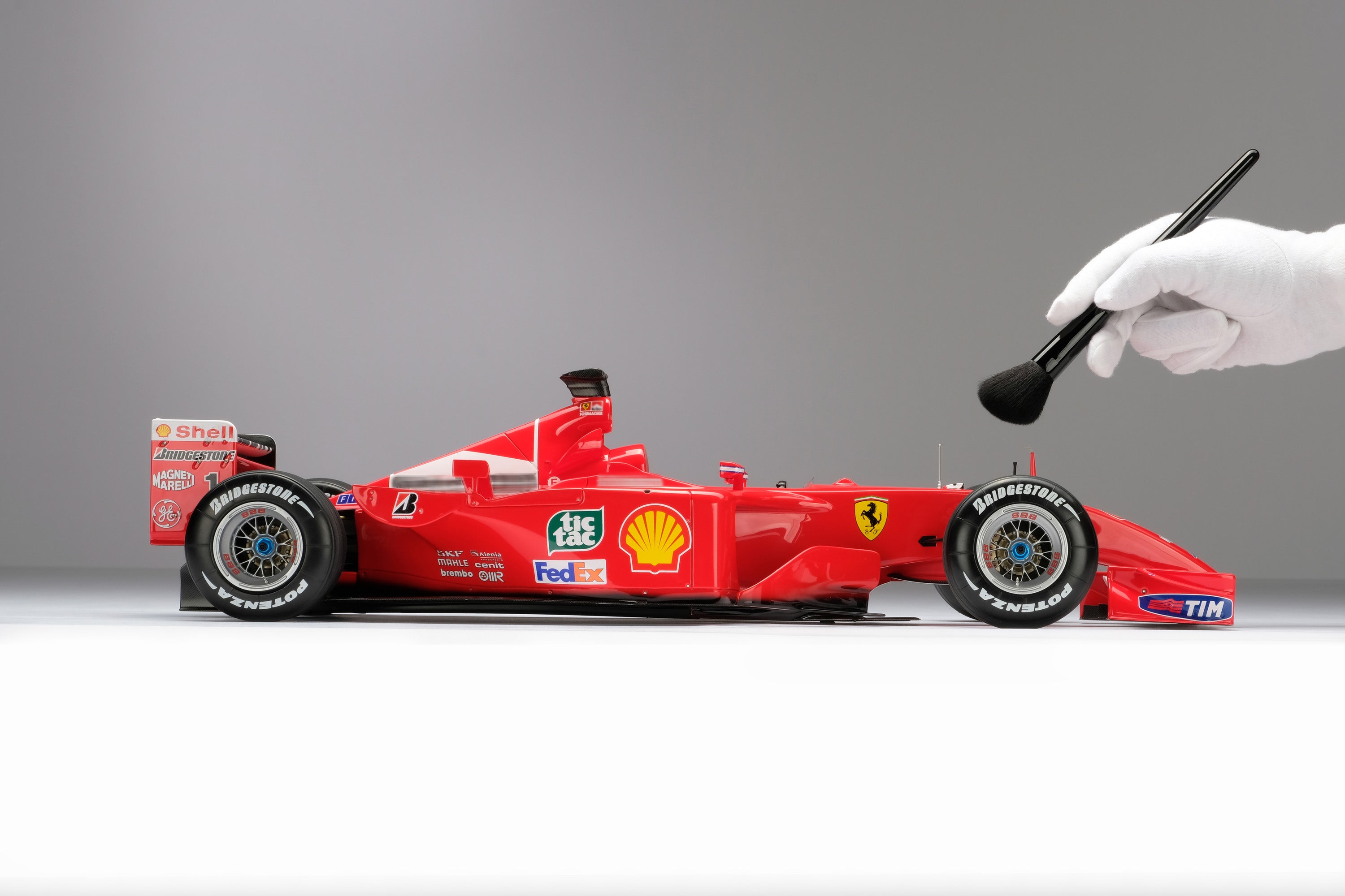 Amalgam 1:8 scale Ferrari F2001 #1 Schumacher World Champion