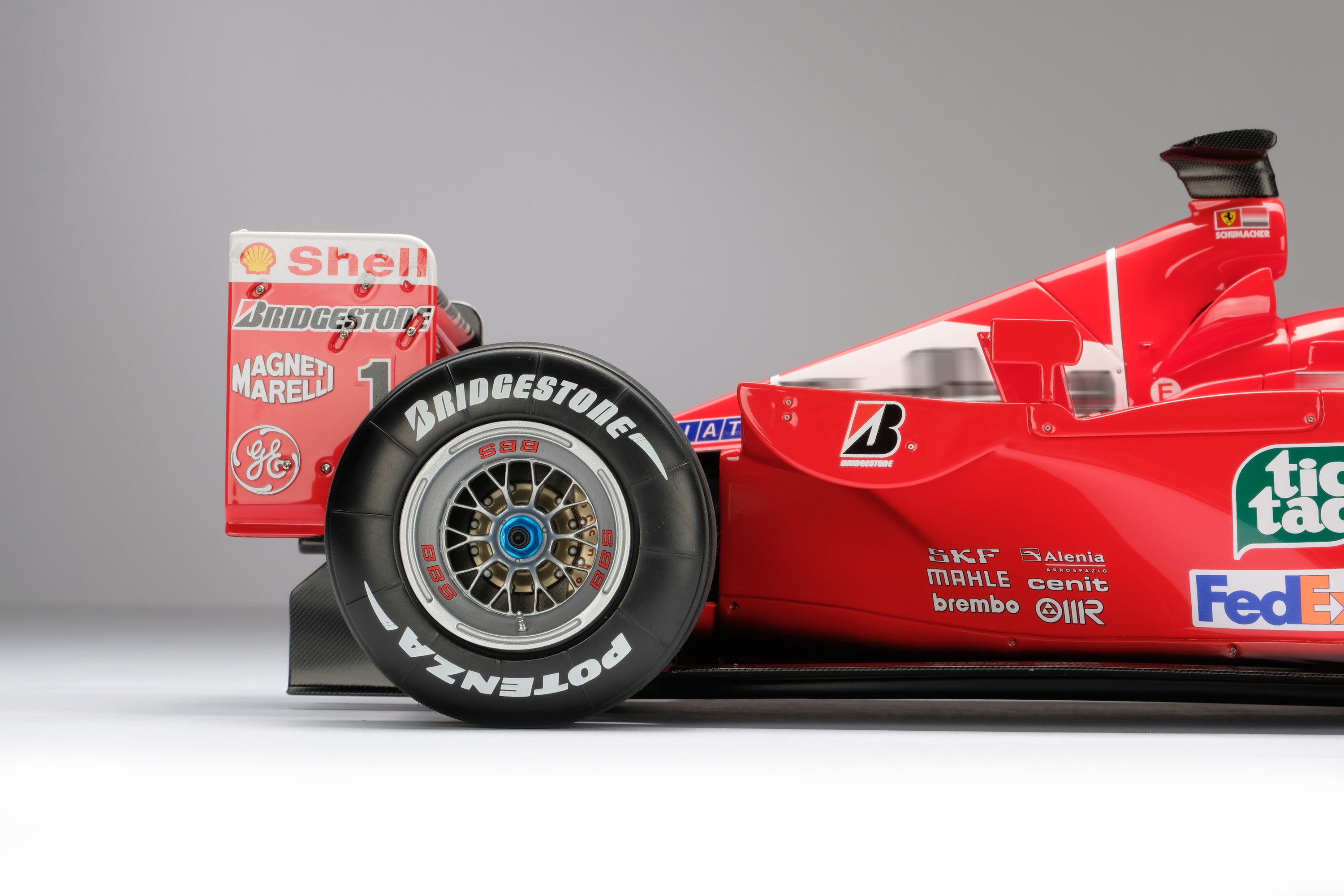 Amalgam 1:8 scale Ferrari F2001 #1 Schumacher World Champion
