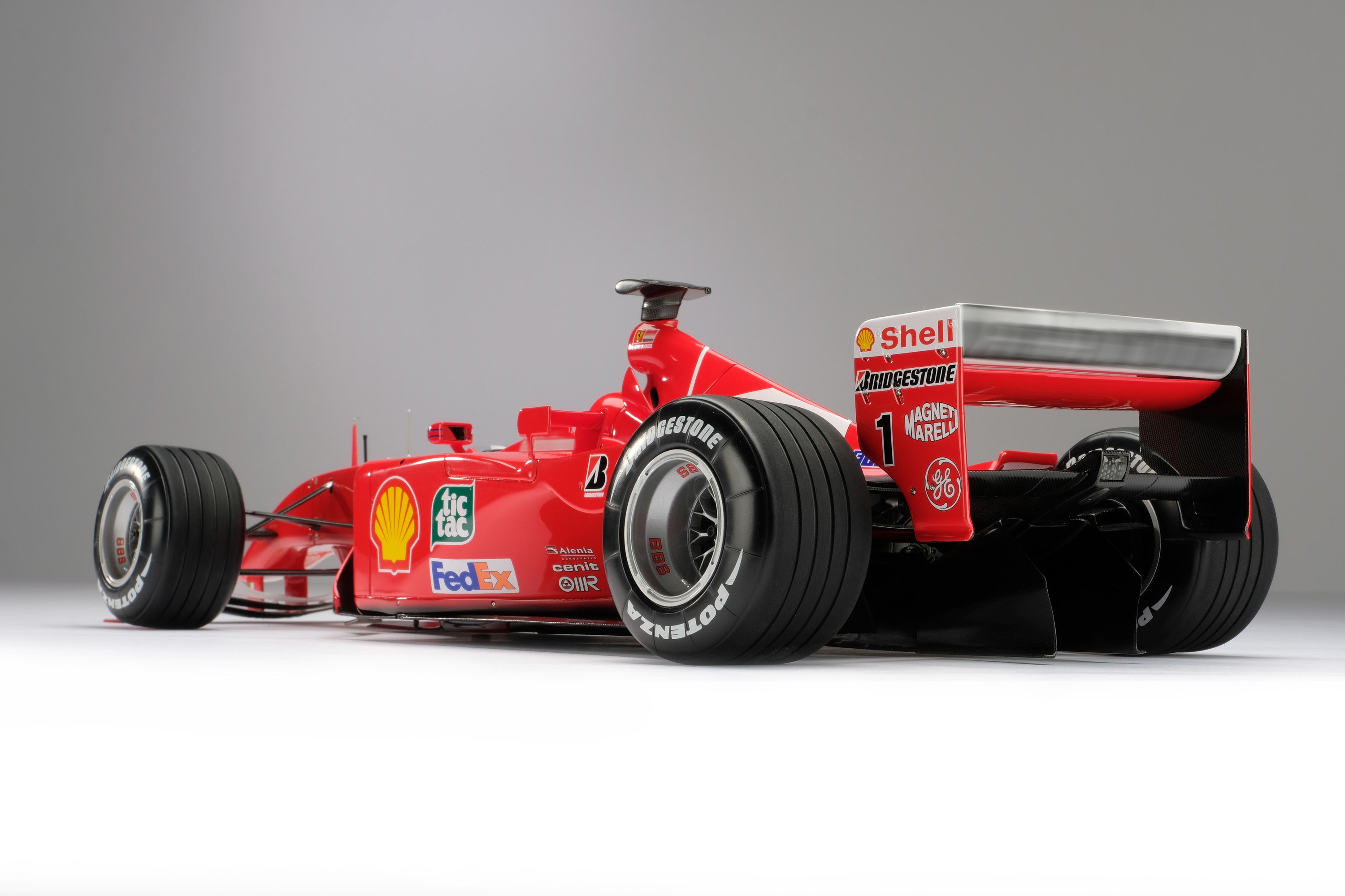 Amalgam 1:8 scale Ferrari F2001 #1 Schumacher World Champion