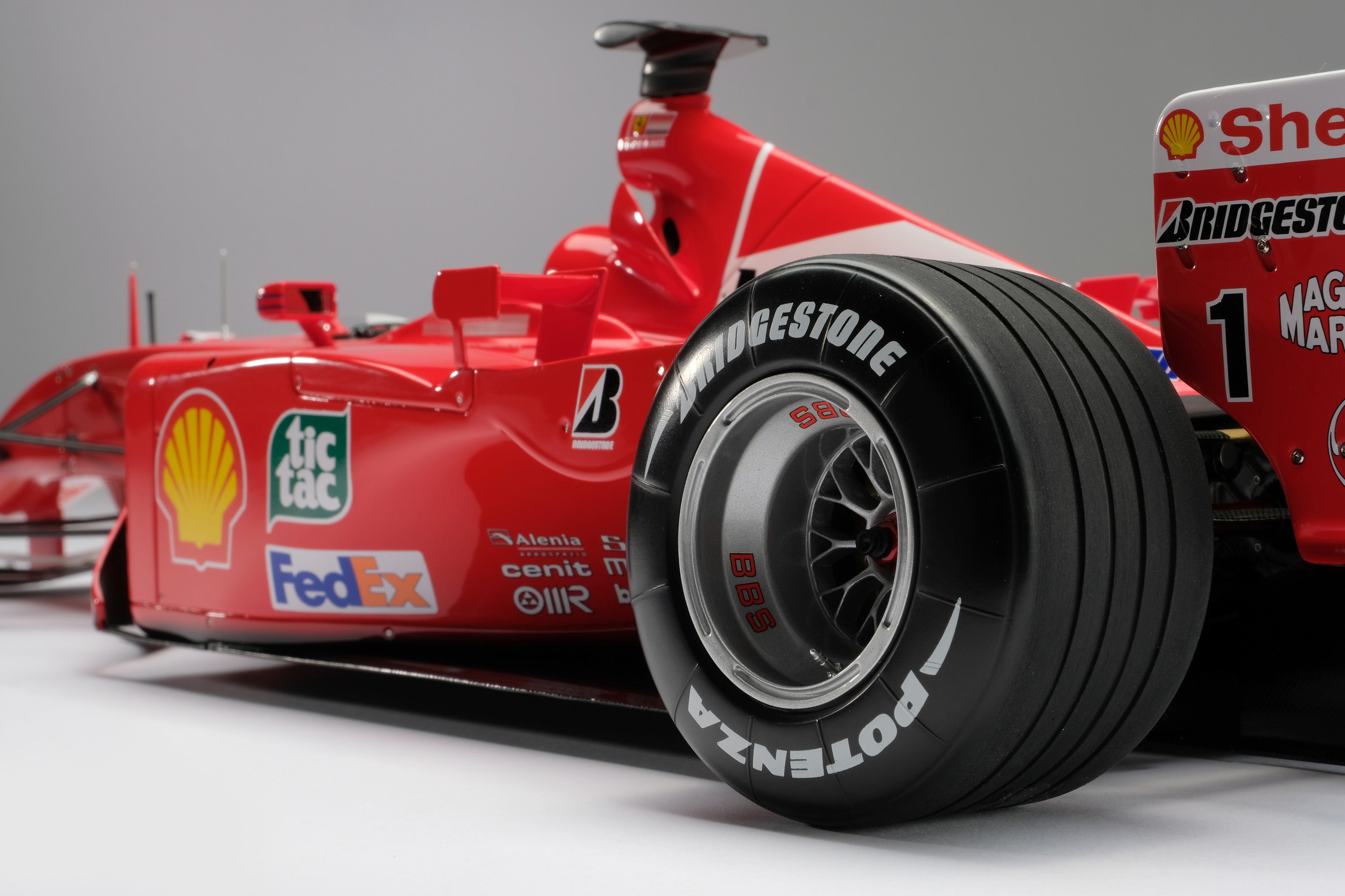 Amalgam 1:8 scale Ferrari F2001 #1 Schumacher World Champion
