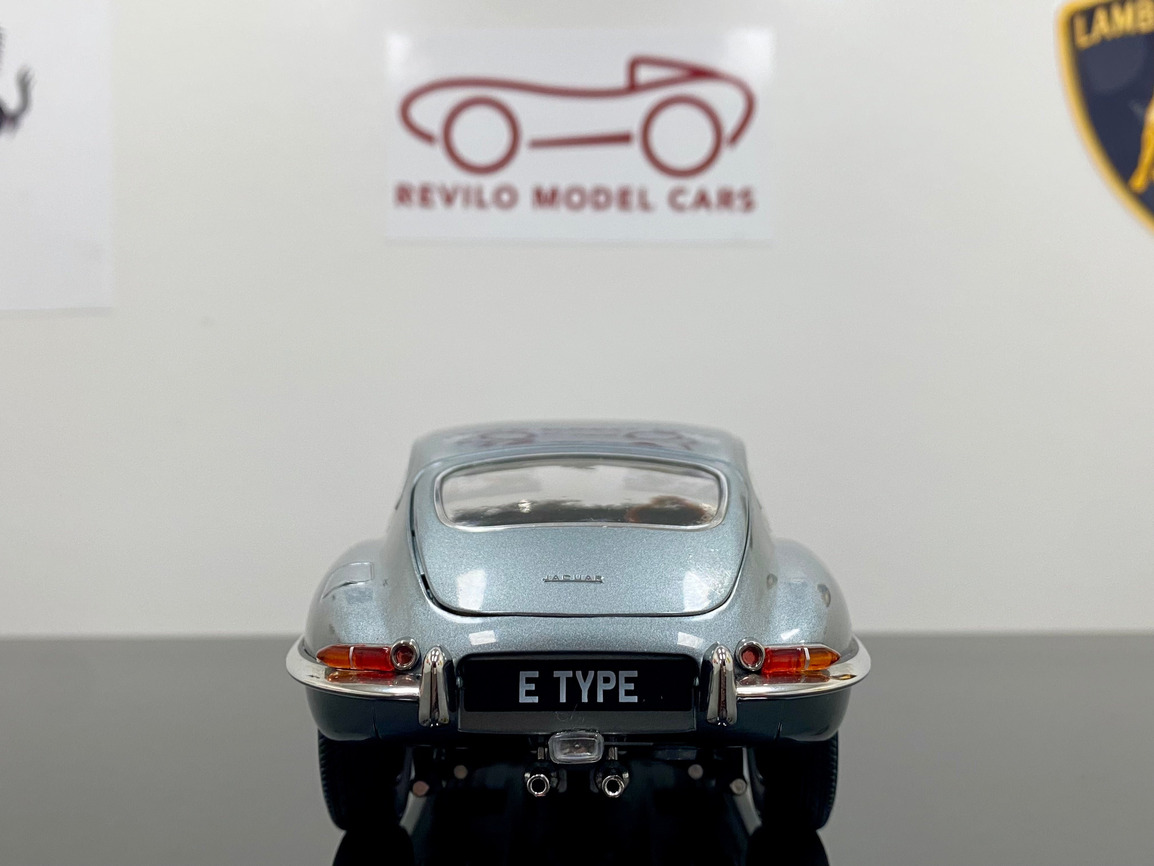 Jaguar E Type series 1 FHC 1:18 scale