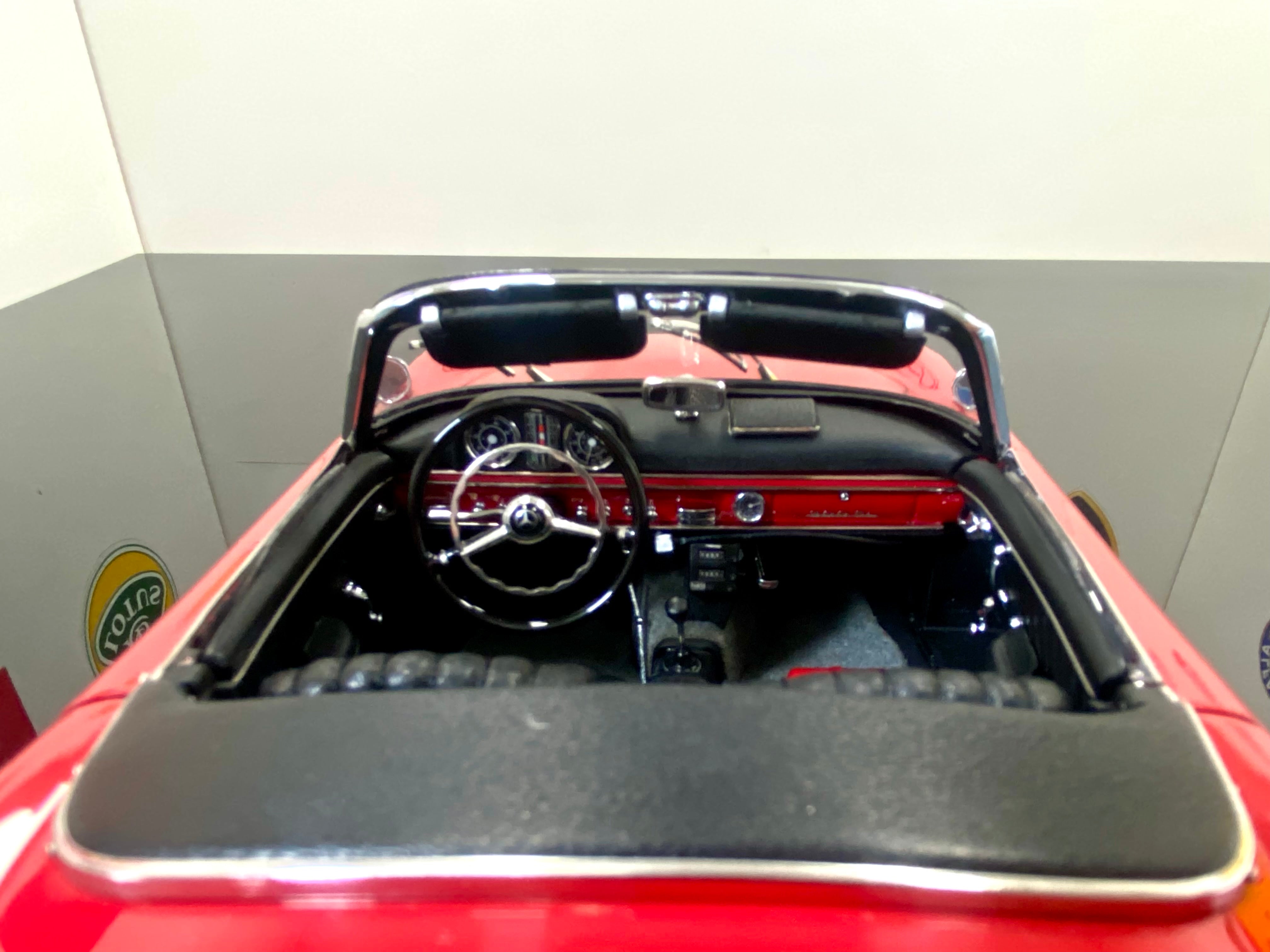 CMC 1:18 Mercedes 300 SL Roadster open top M282