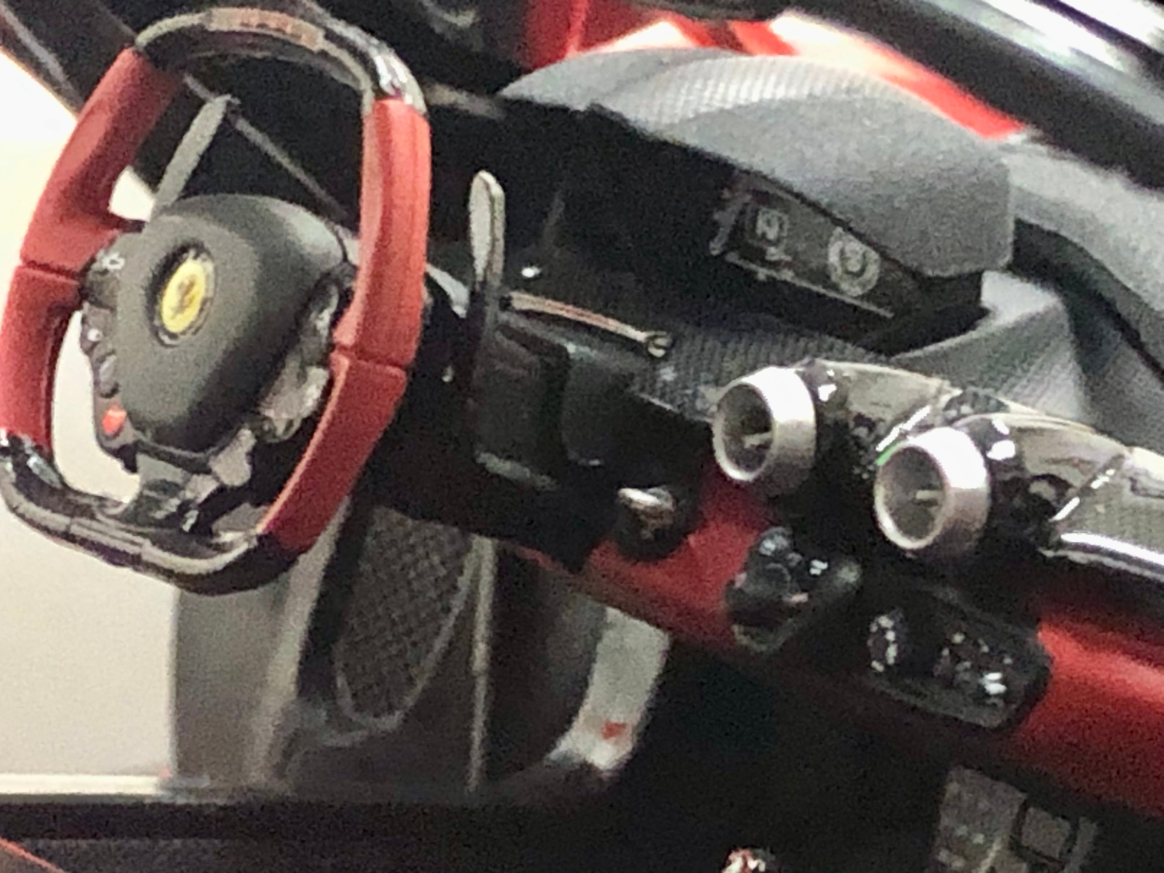 BBR La Ferrari escala 1:18 Diecast Red con techo negro
