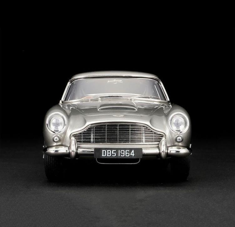 Amalgam 1:18 Aston Martin DB5 Vantage