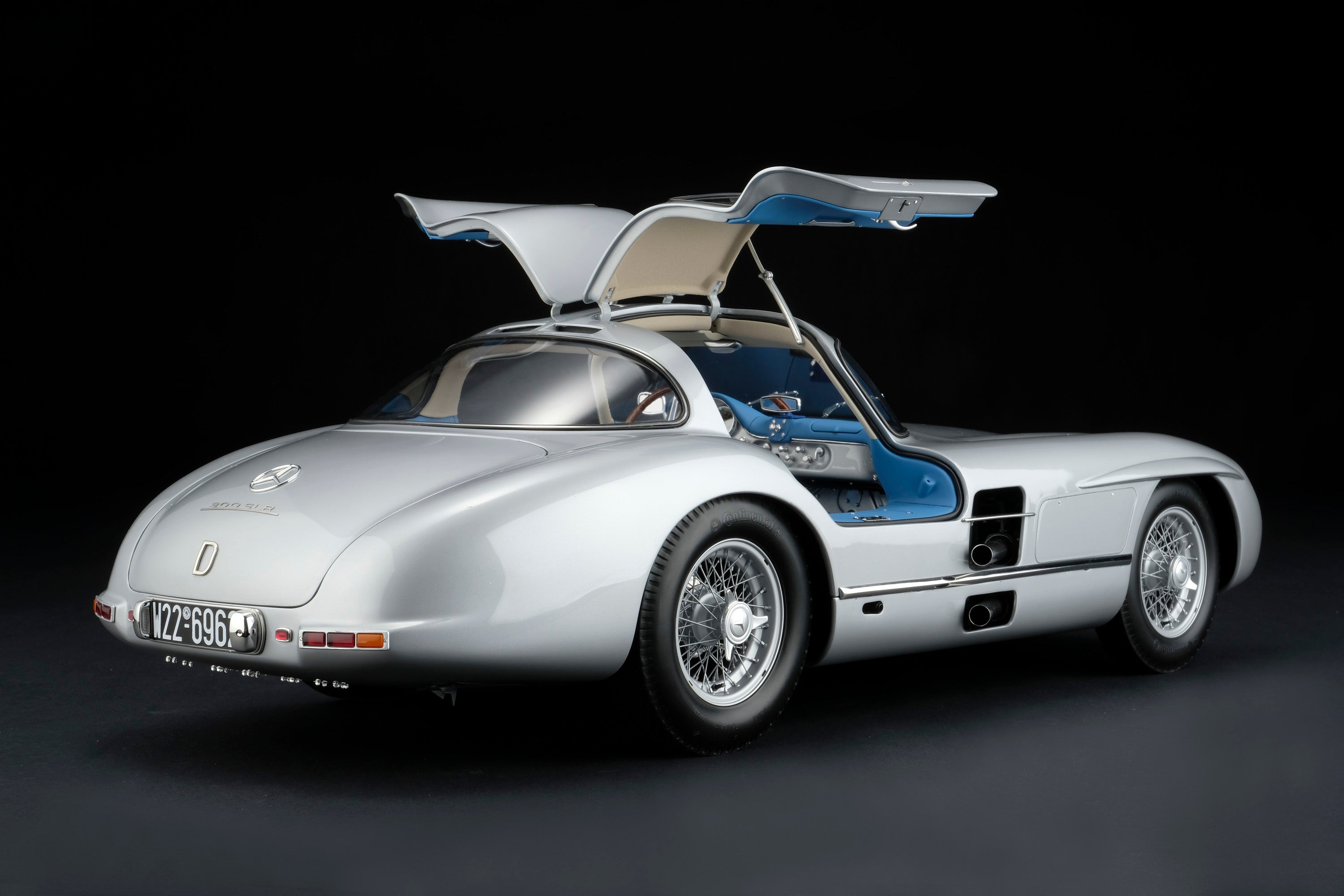 Amalgam 1:8 scale Mercedes 300SLR Uhlenhaut