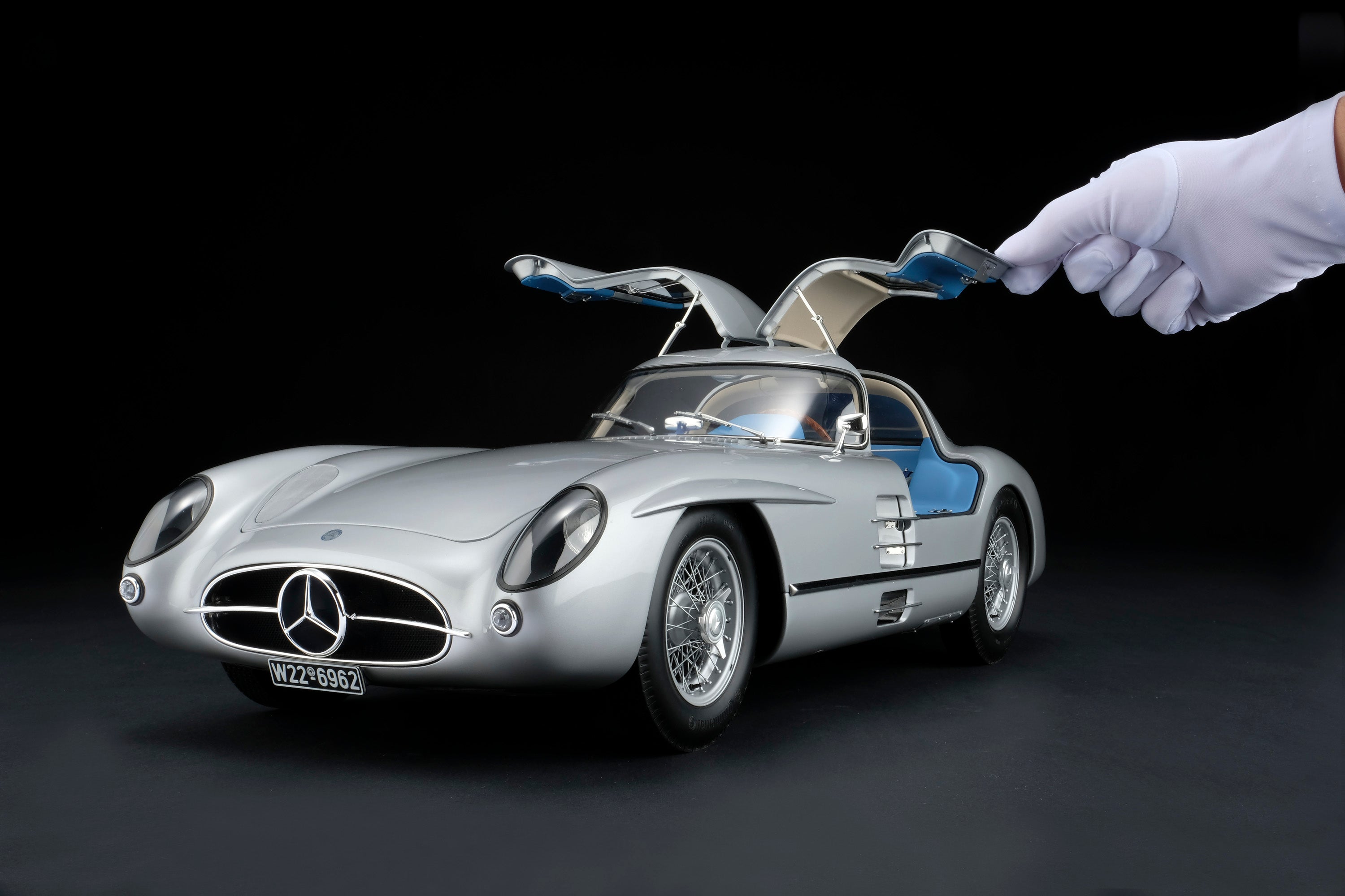 Amalgam 1:8 scale Mercedes 300SLR Uhlenhaut