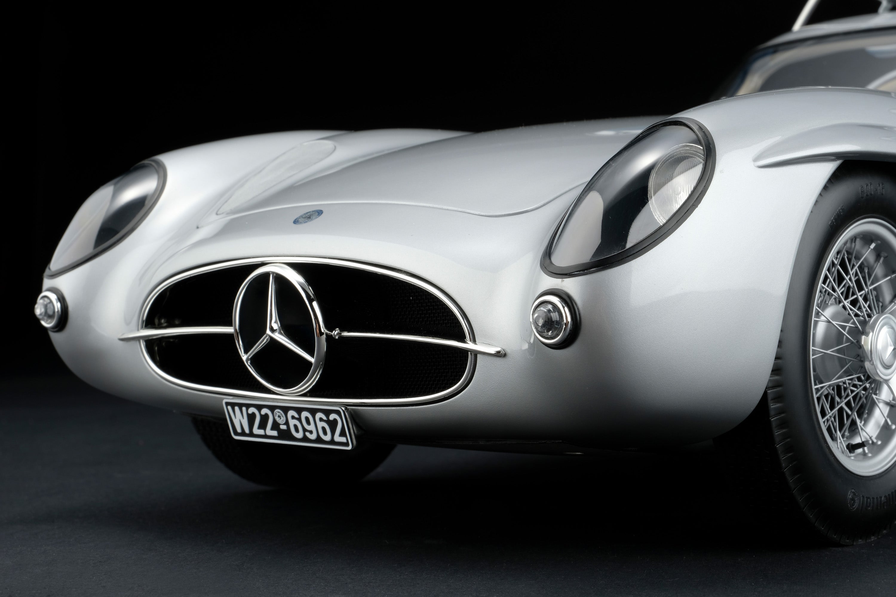 Amalgam 1:8 scale Mercedes 300SLR Uhlenhaut