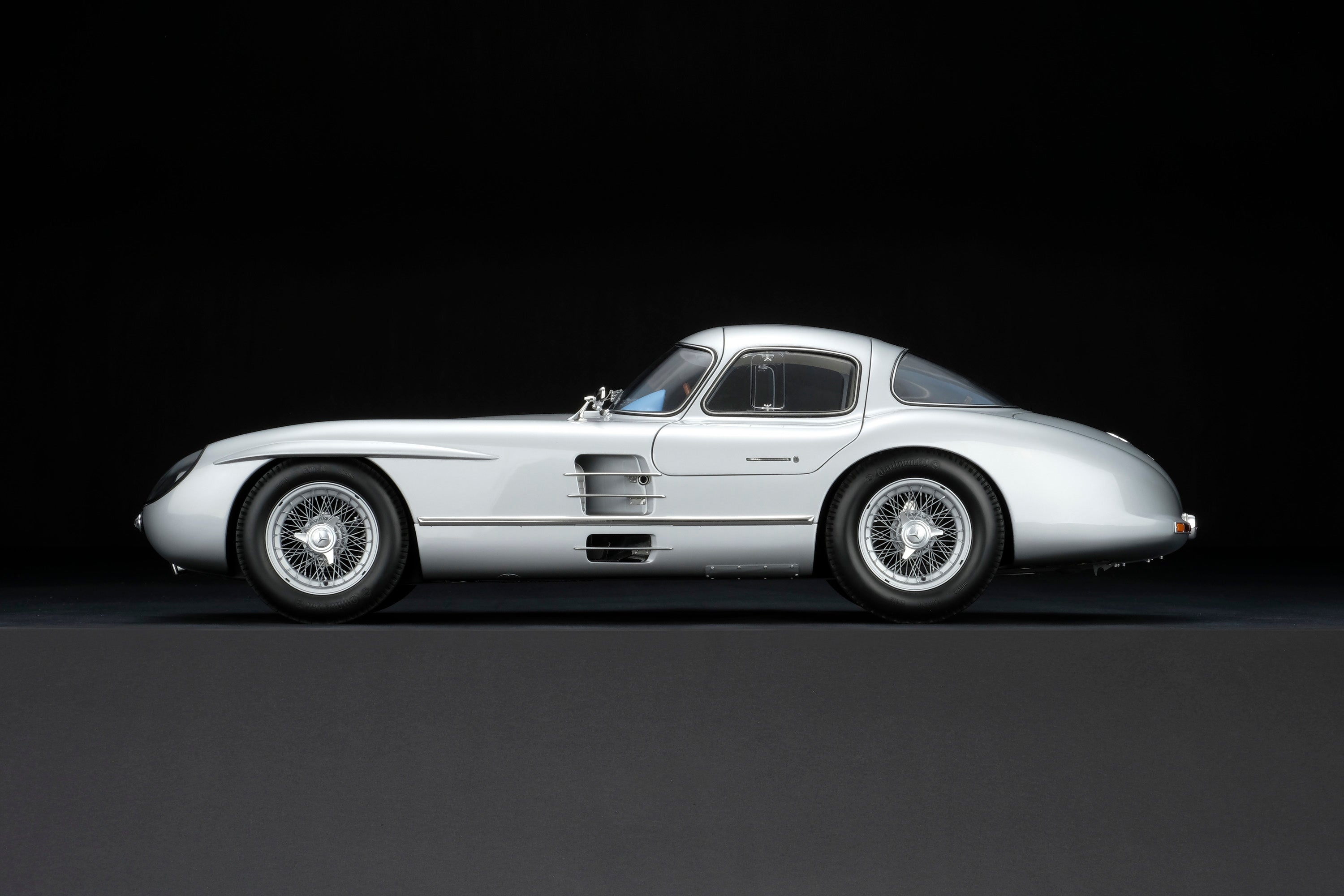 Amalgam 1:8 scale Mercedes 300SLR Uhlenhaut