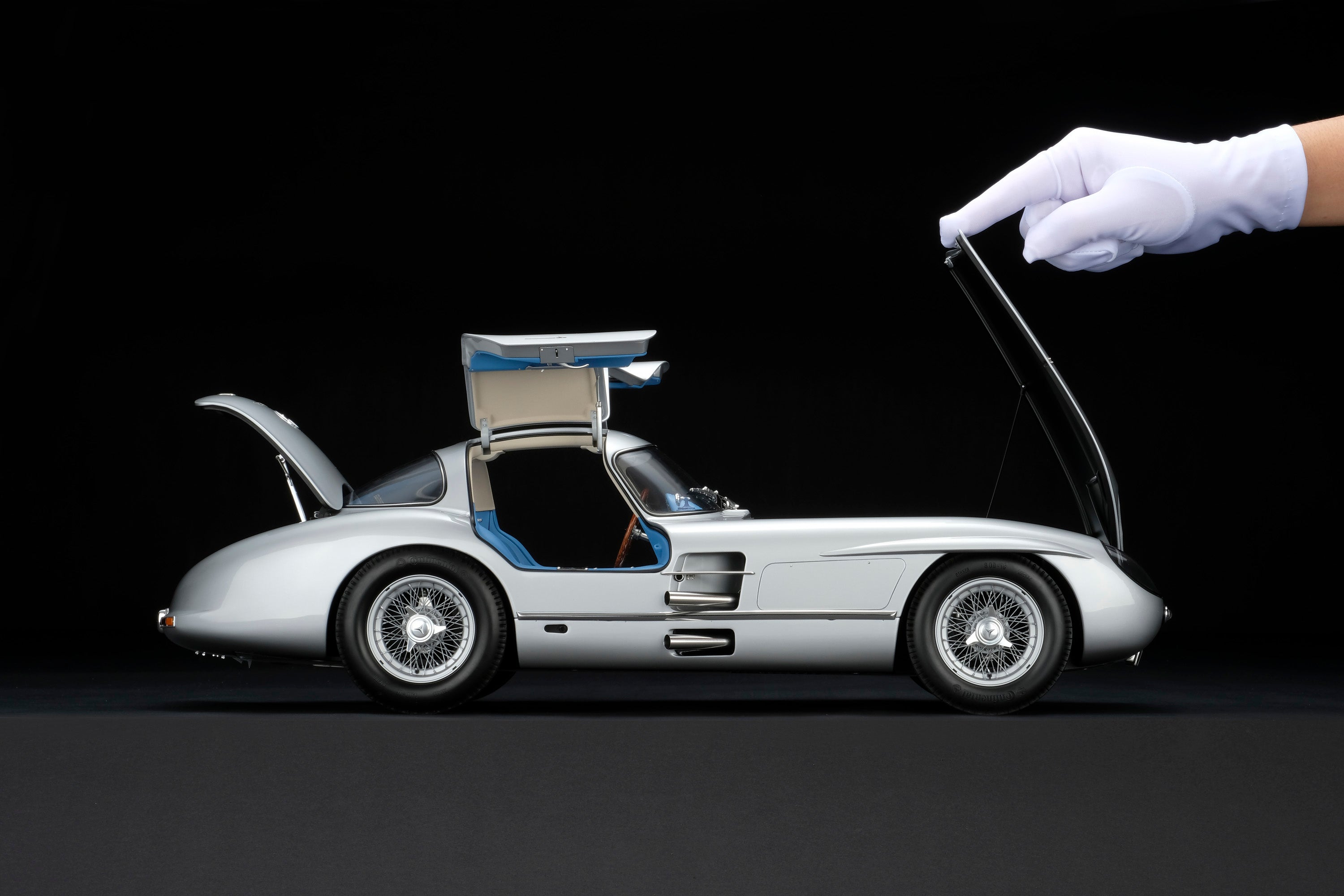 Amalgam 1:8 scale Mercedes 300SLR Uhlenhaut