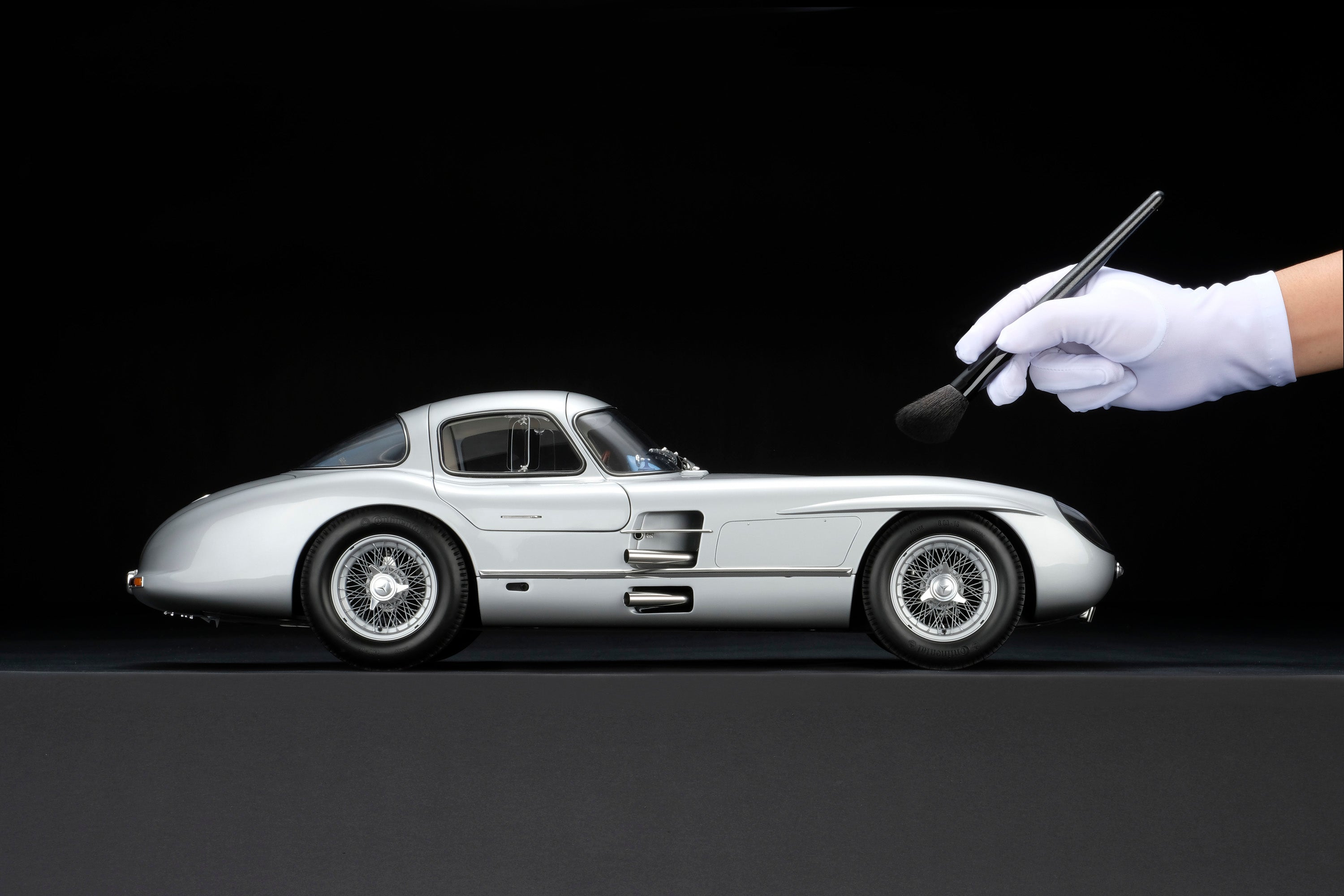 Amalgam 1:8 scale Mercedes 300SLR Uhlenhaut