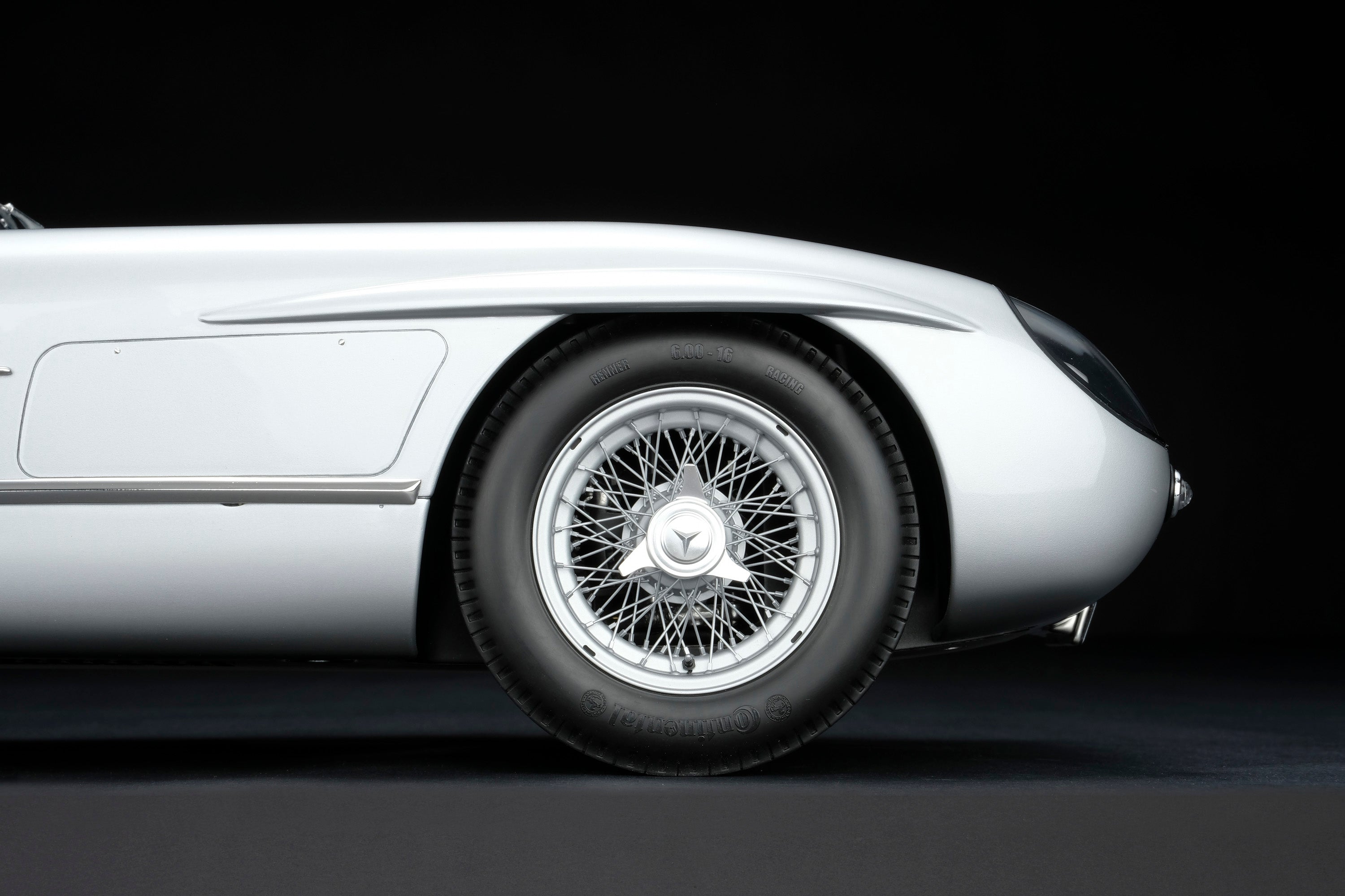 Amalgam 1:8 scale Mercedes 300SLR Uhlenhaut