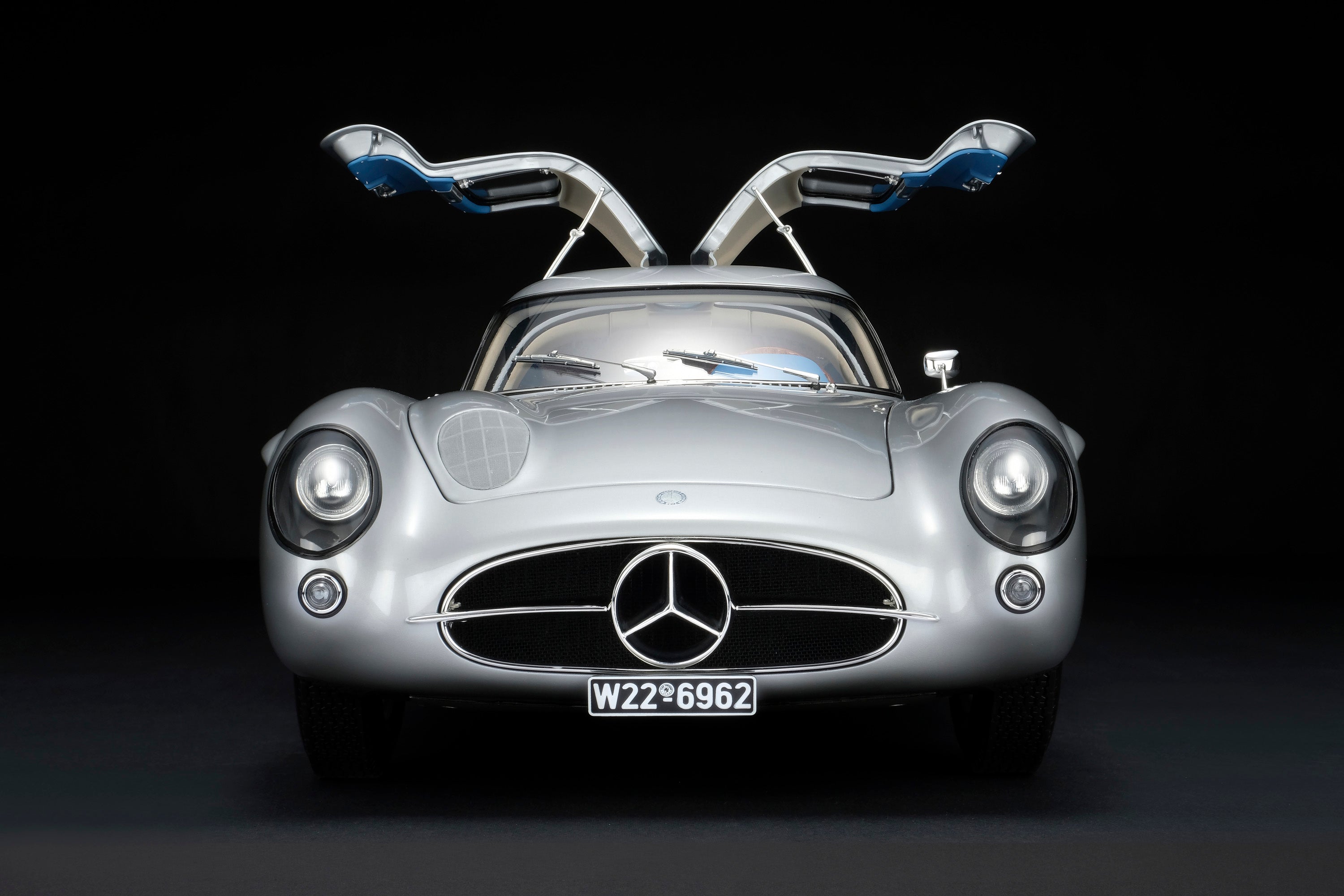 Amalgam 1:8 scale Mercedes 300SLR Uhlenhaut