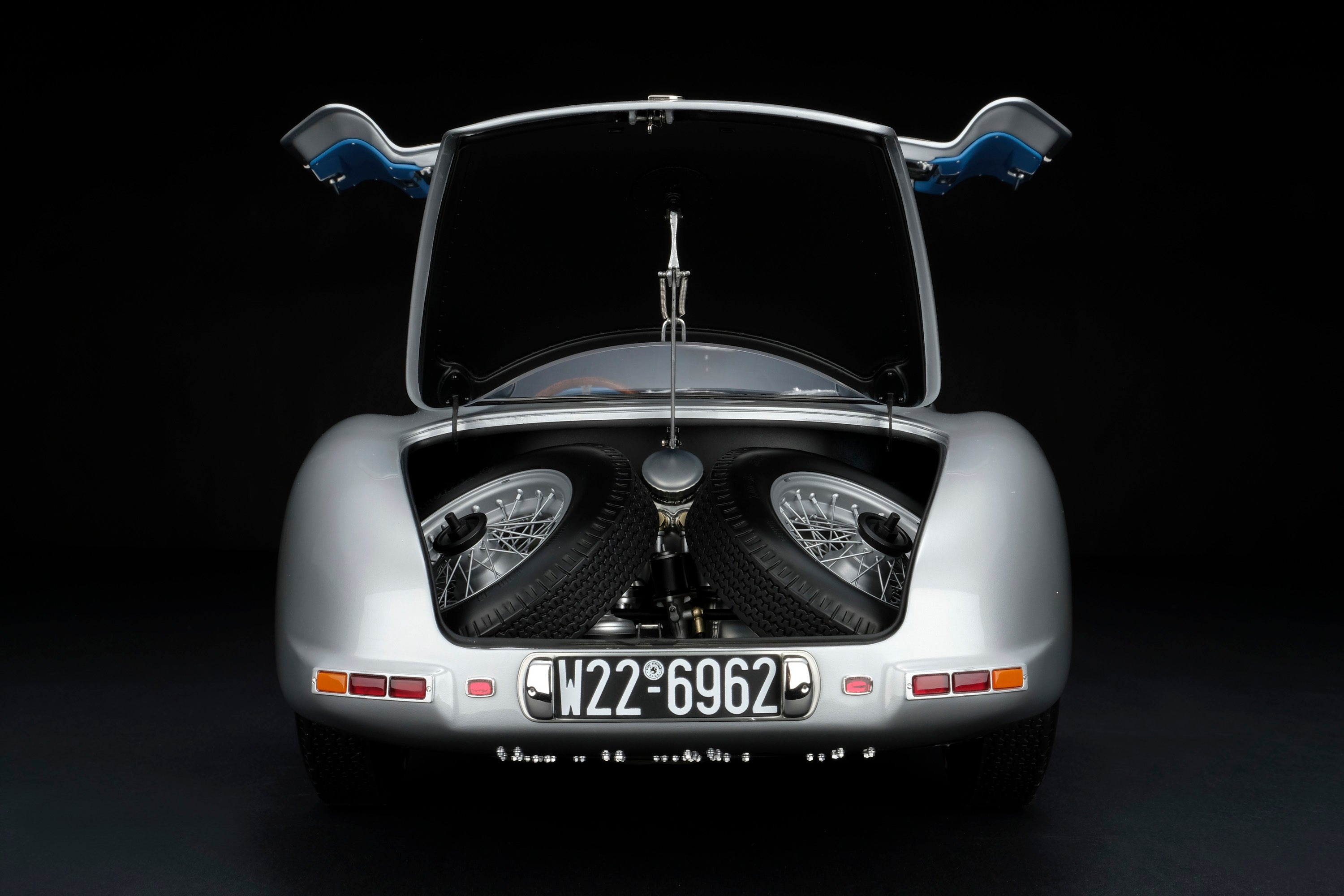 Amalgam 1:8 scale Mercedes 300SLR Uhlenhaut