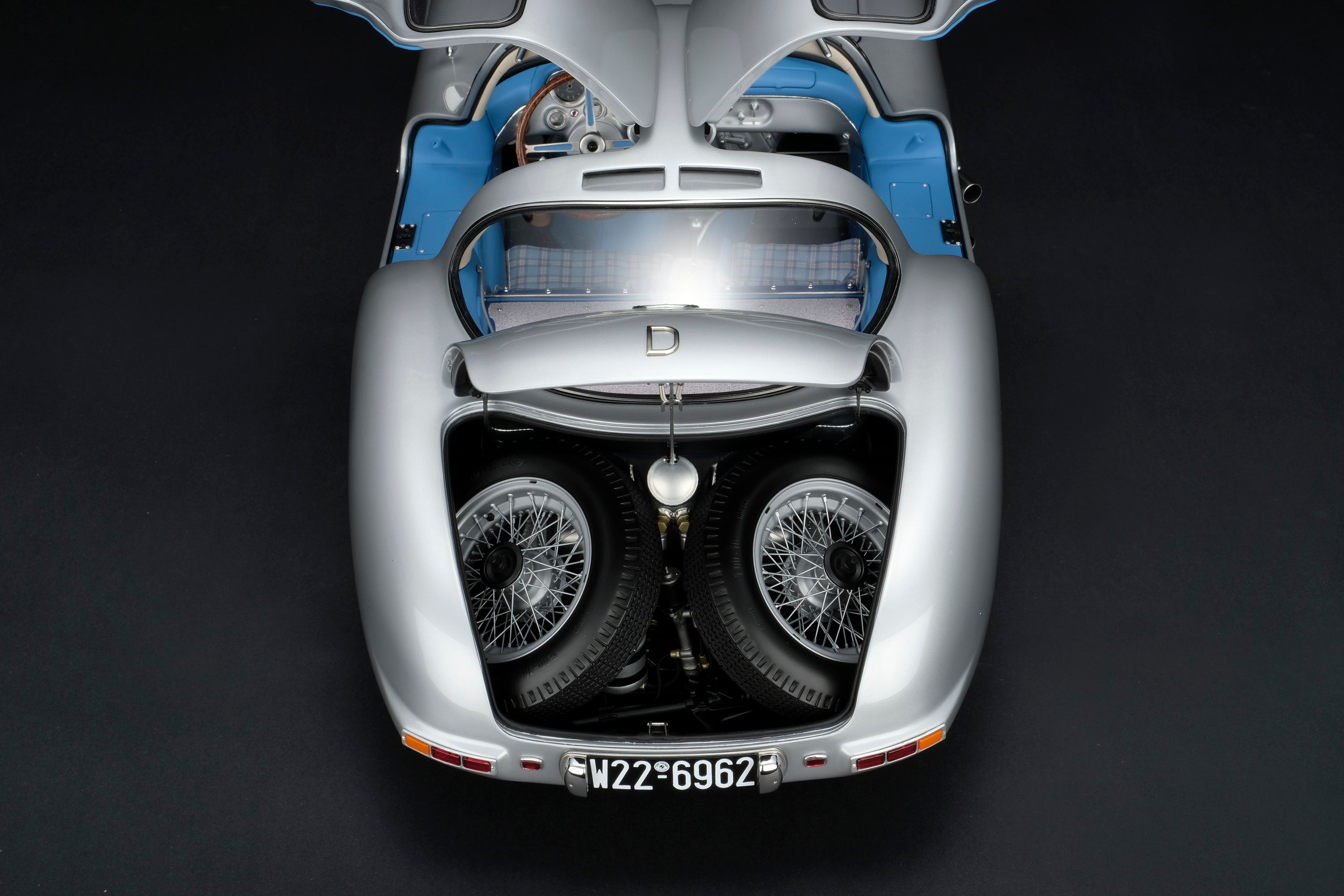 Amalgam 1:8 scale Mercedes 300SLR Uhlenhaut