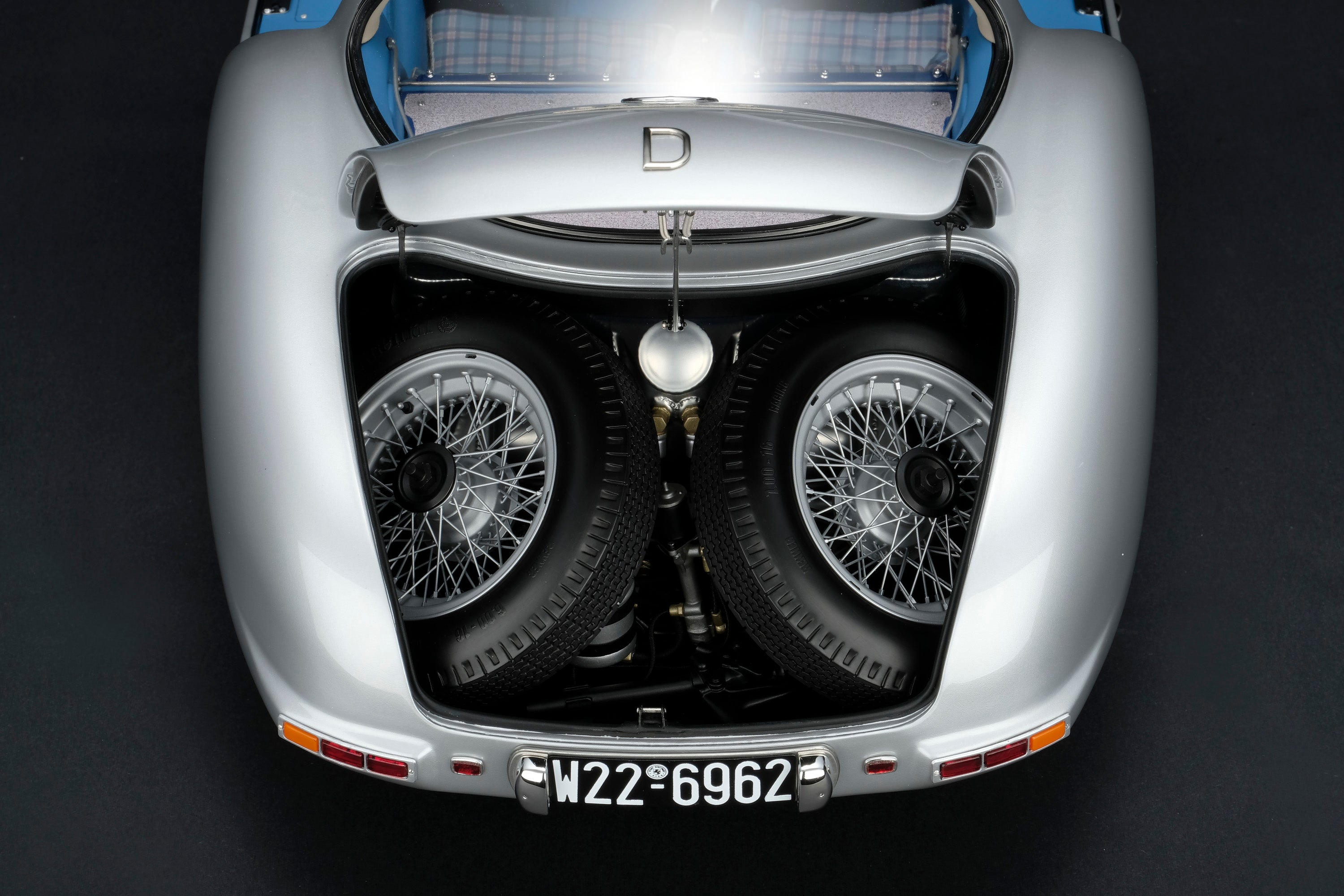 Amalgam 1:8 scale Mercedes 300SLR Uhlenhaut