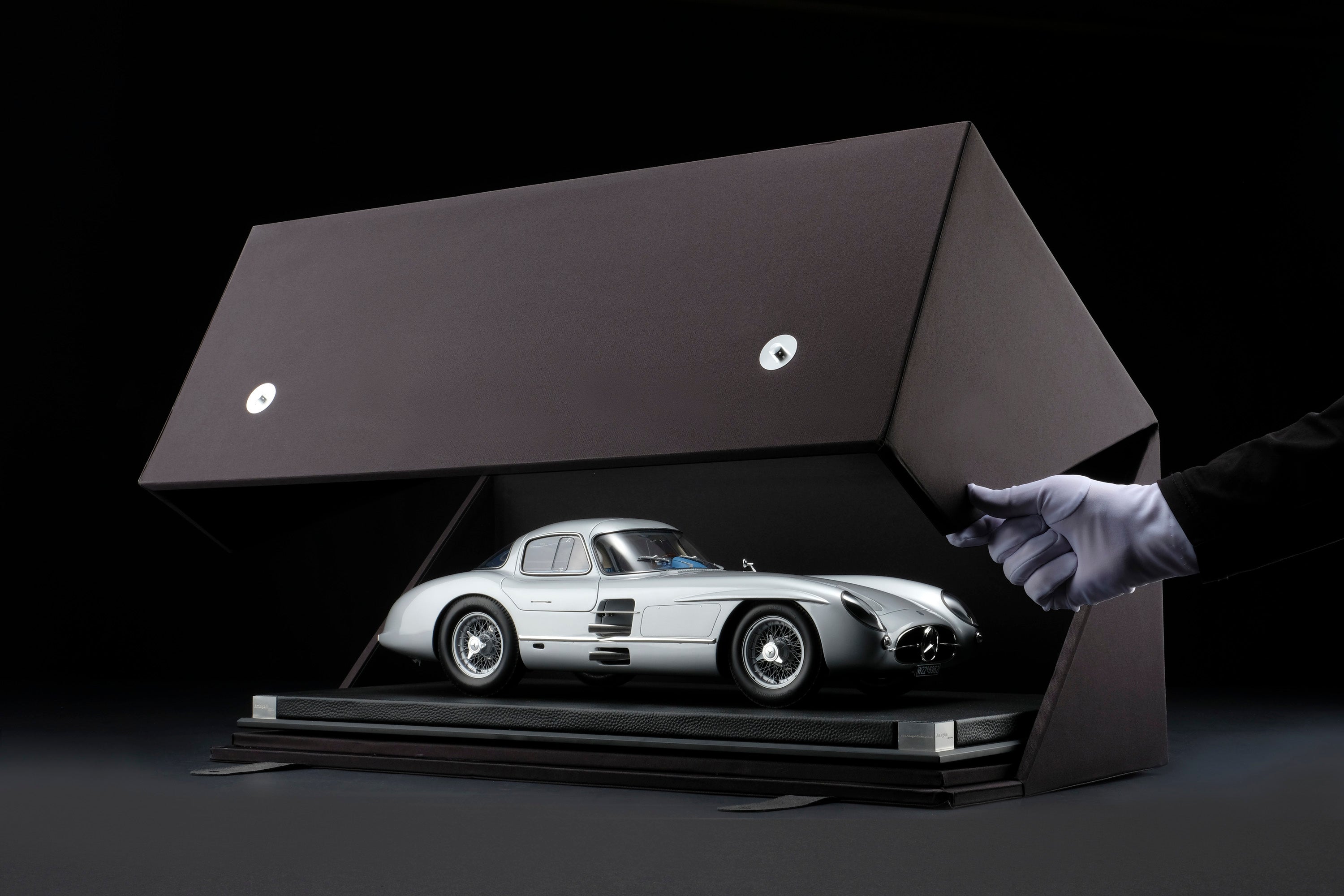 Amalgam 1:8 scale Mercedes 300SLR Uhlenhaut