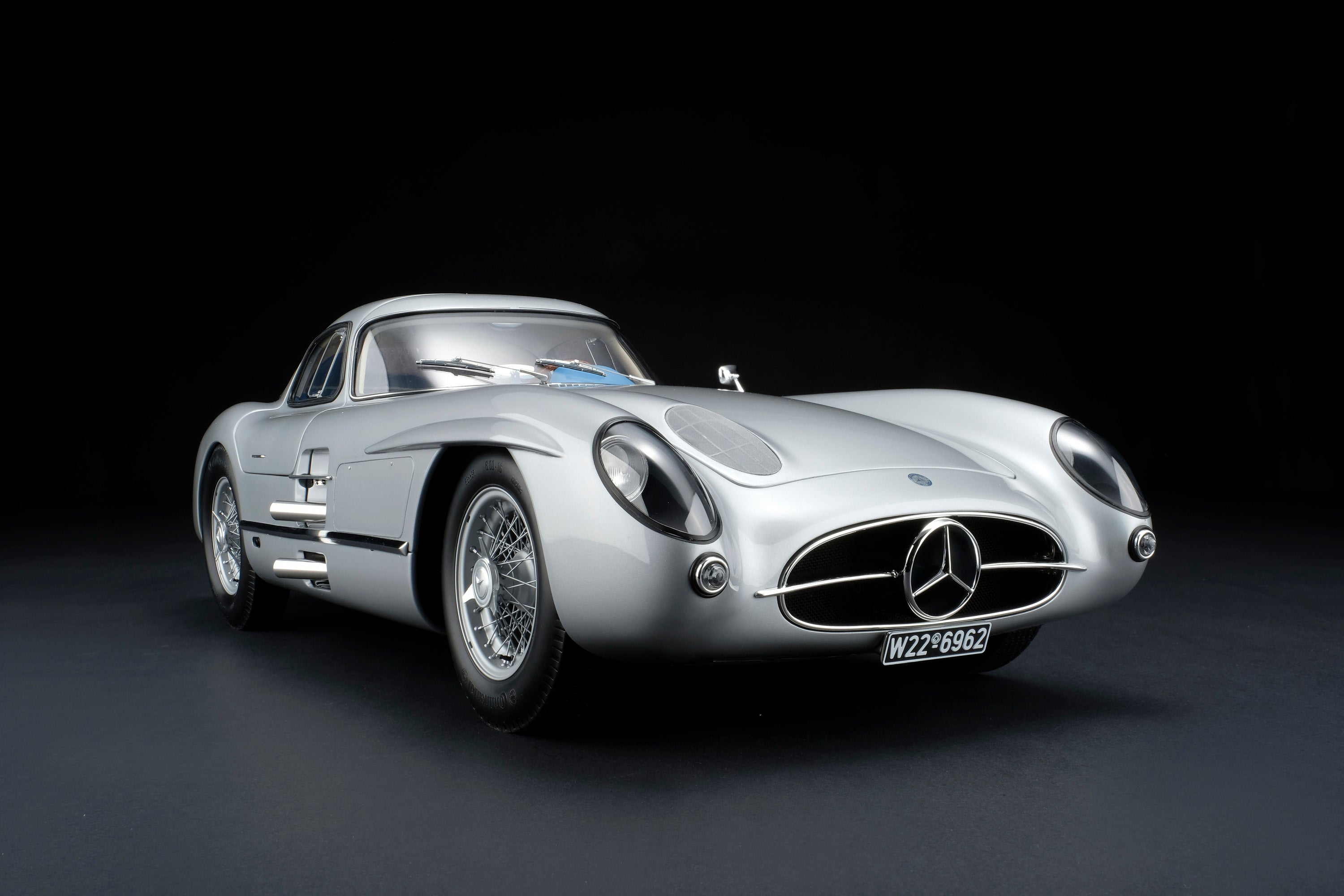 Amalgam 1:8 scale Mercedes 300SLR Uhlenhaut
