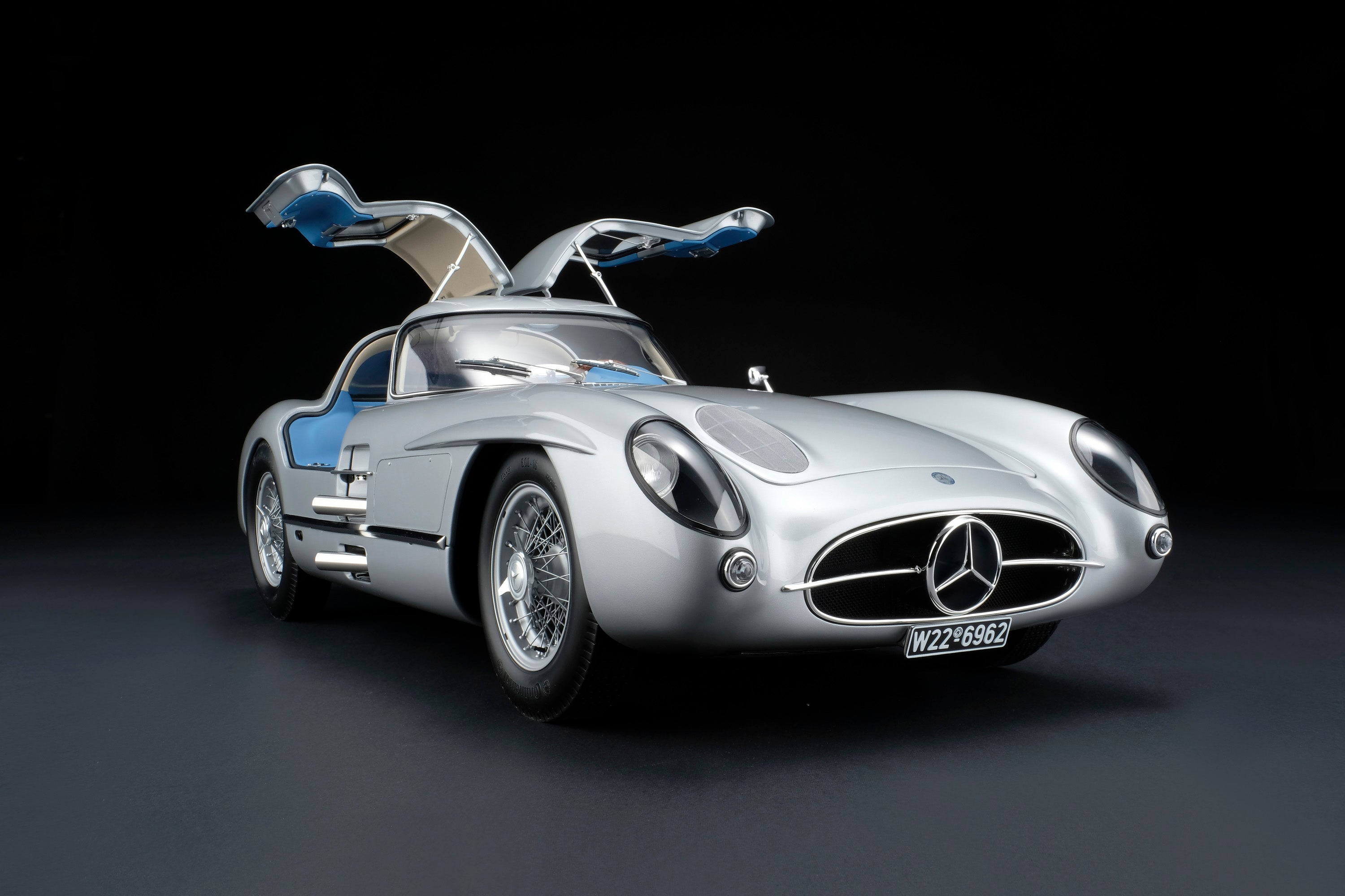 Amalgam 1:8 scale Mercedes 300SLR Uhlenhaut