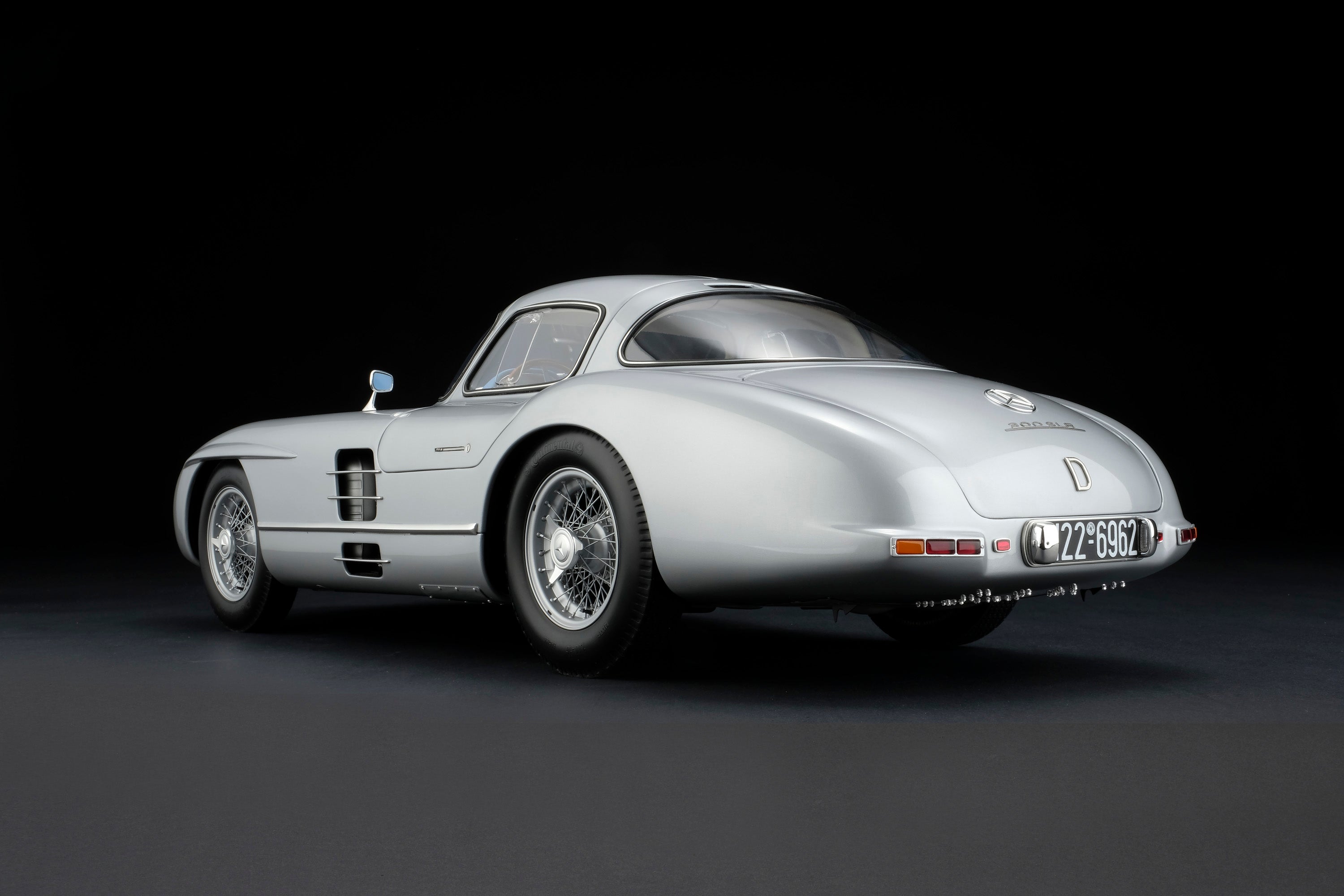 Amalgam 1:8 scale Mercedes 300SLR Uhlenhaut