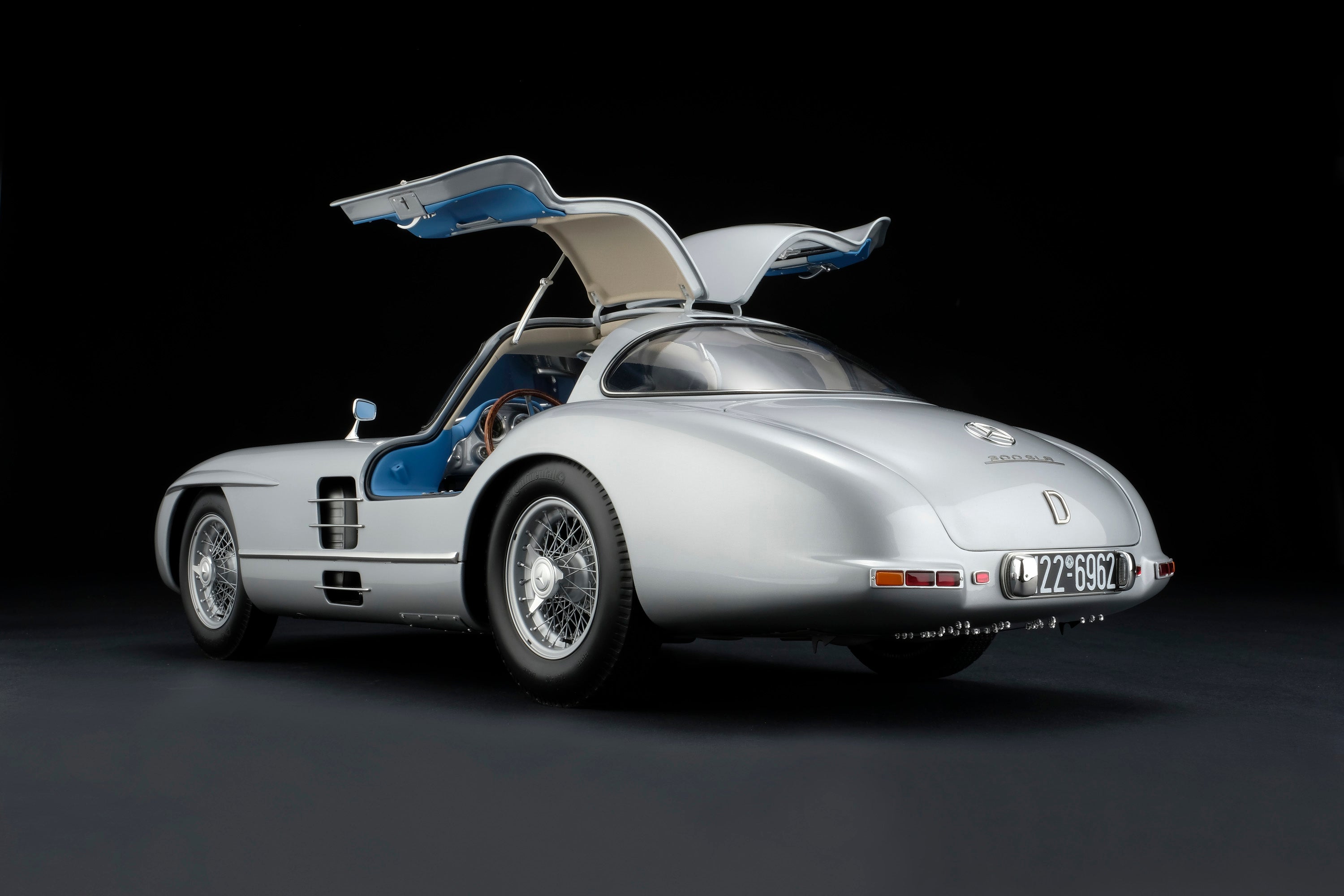 Amalgam 1:8 scale Mercedes 300SLR Uhlenhaut