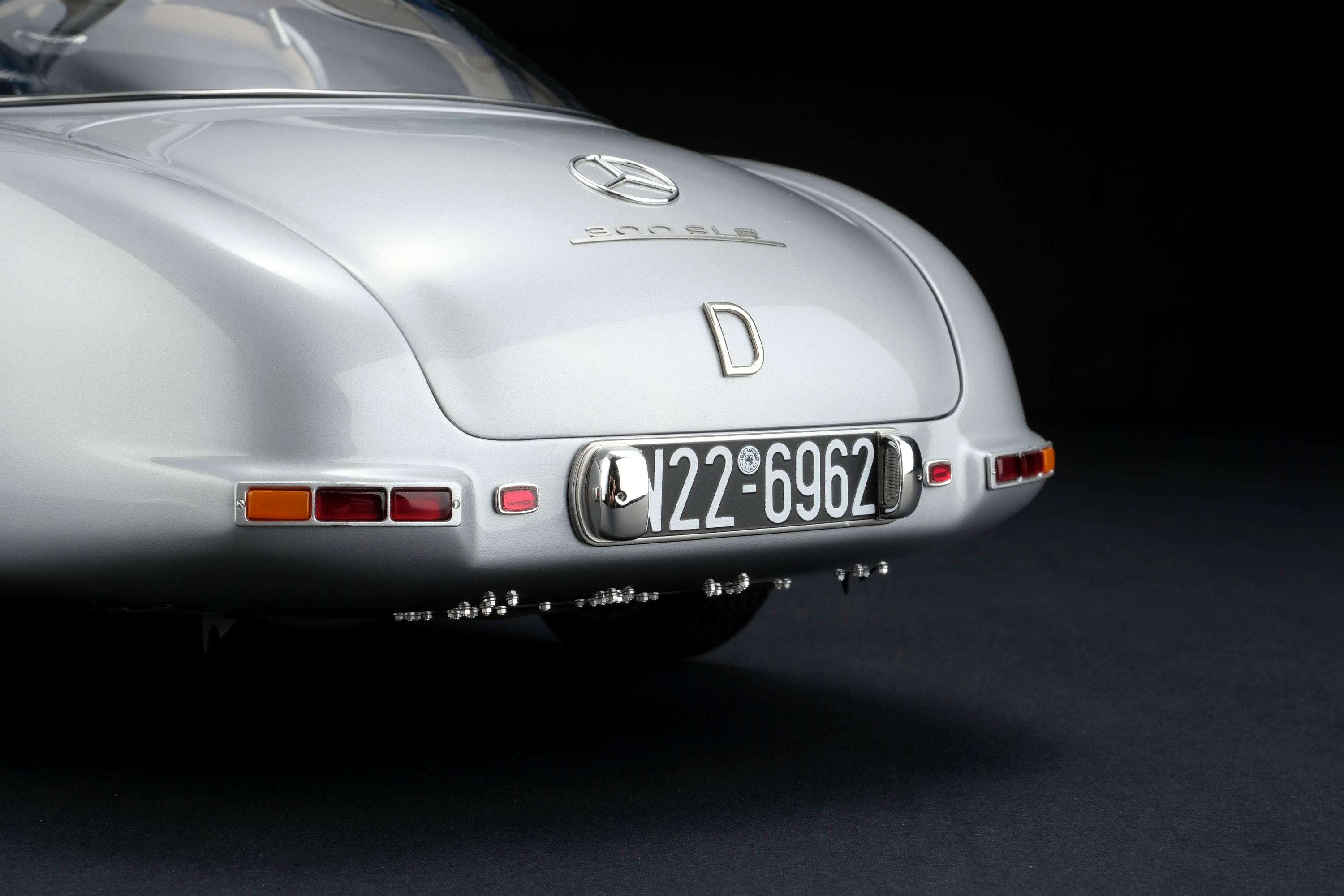 Amalgam 1:8 scale Mercedes 300SLR Uhlenhaut