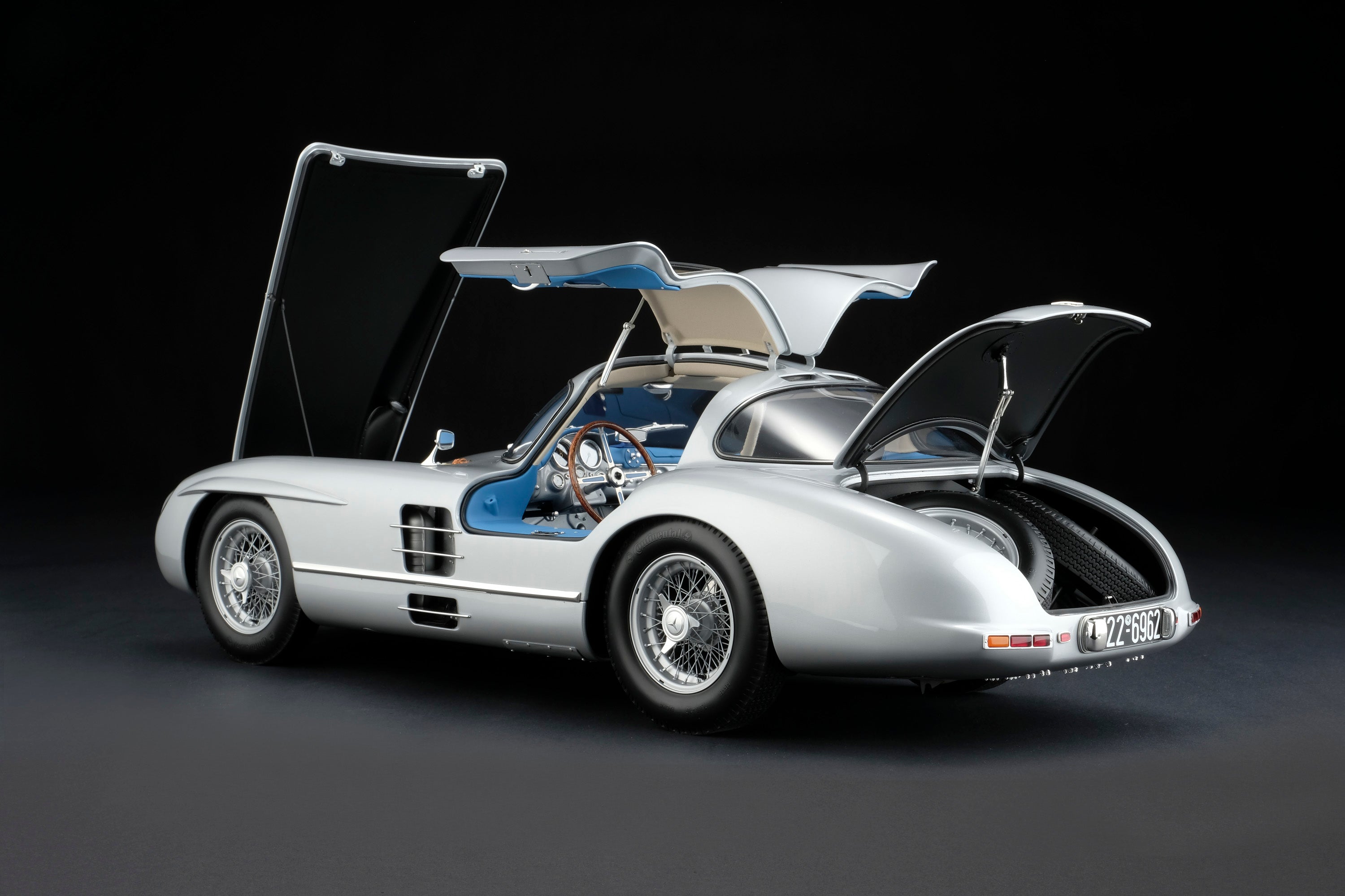Amalgam 1:8 scale Mercedes 300SLR Uhlenhaut