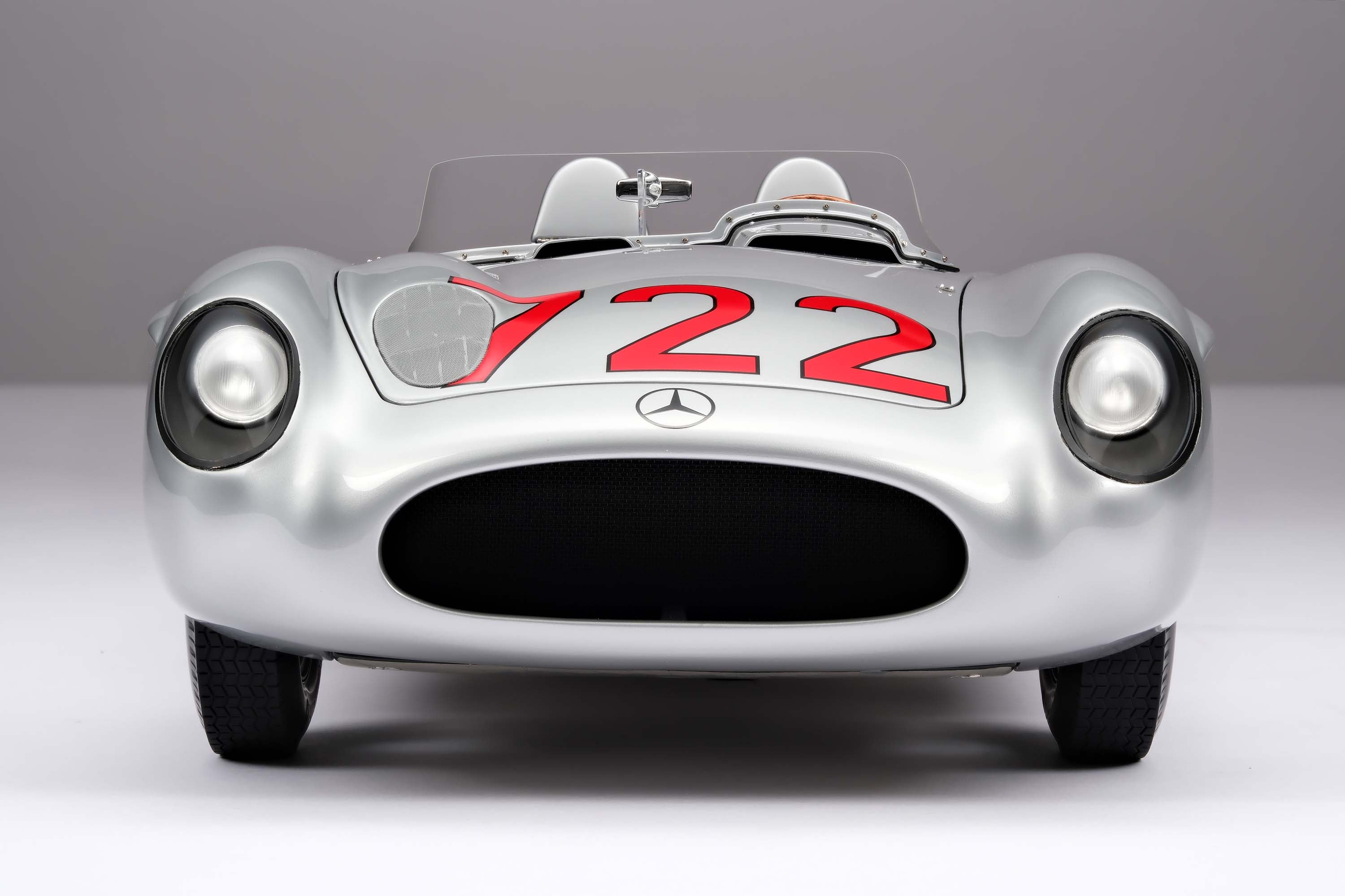 Amalgam 1:8 scale Mercedes 300SLR #722 Moss Mille Miglia