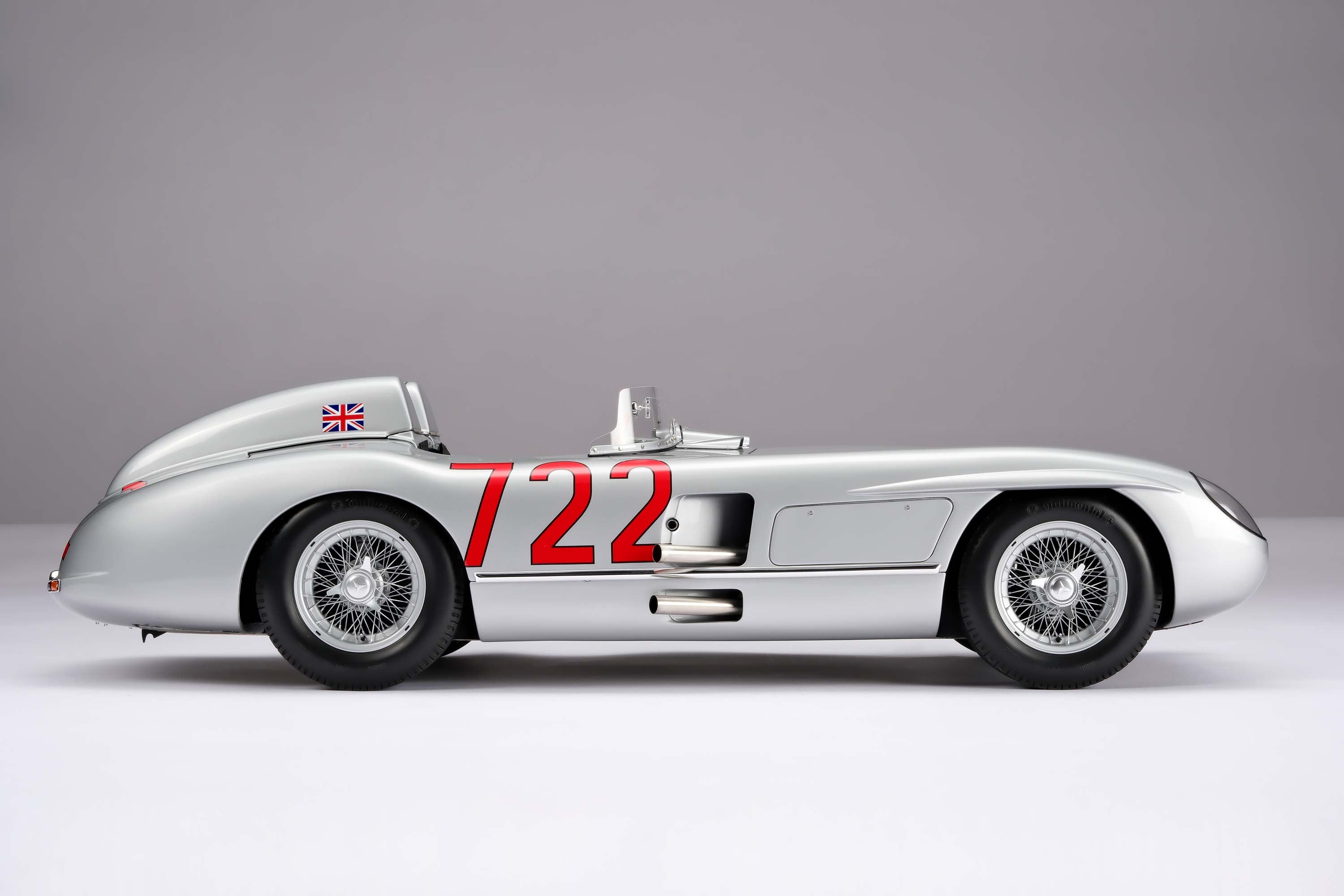 Amalgam 1:8 scale Mercedes 300SLR #722 Moss Mille Miglia