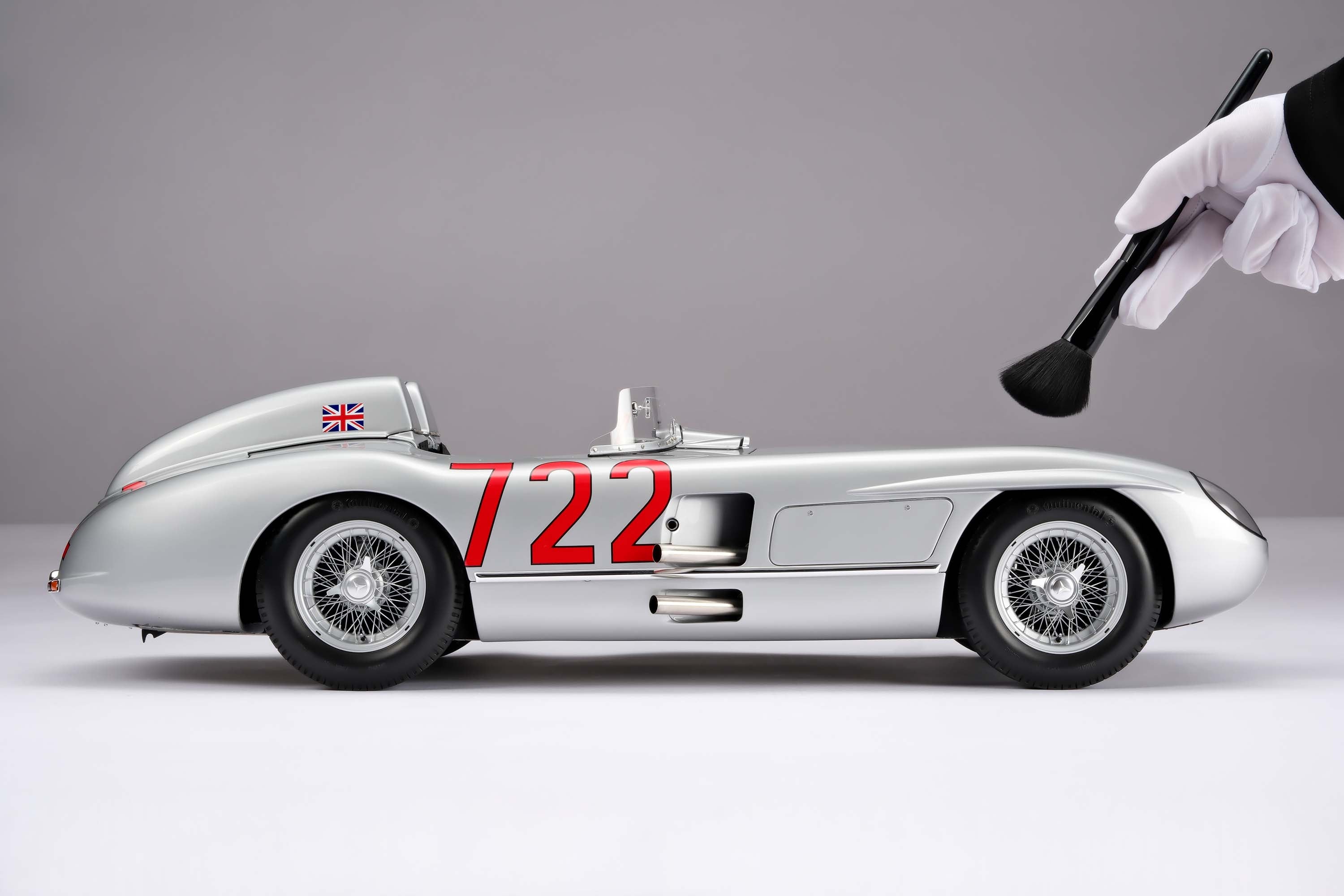 Amalgam 1:8 scale Mercedes 300SLR #722 Moss Mille Miglia