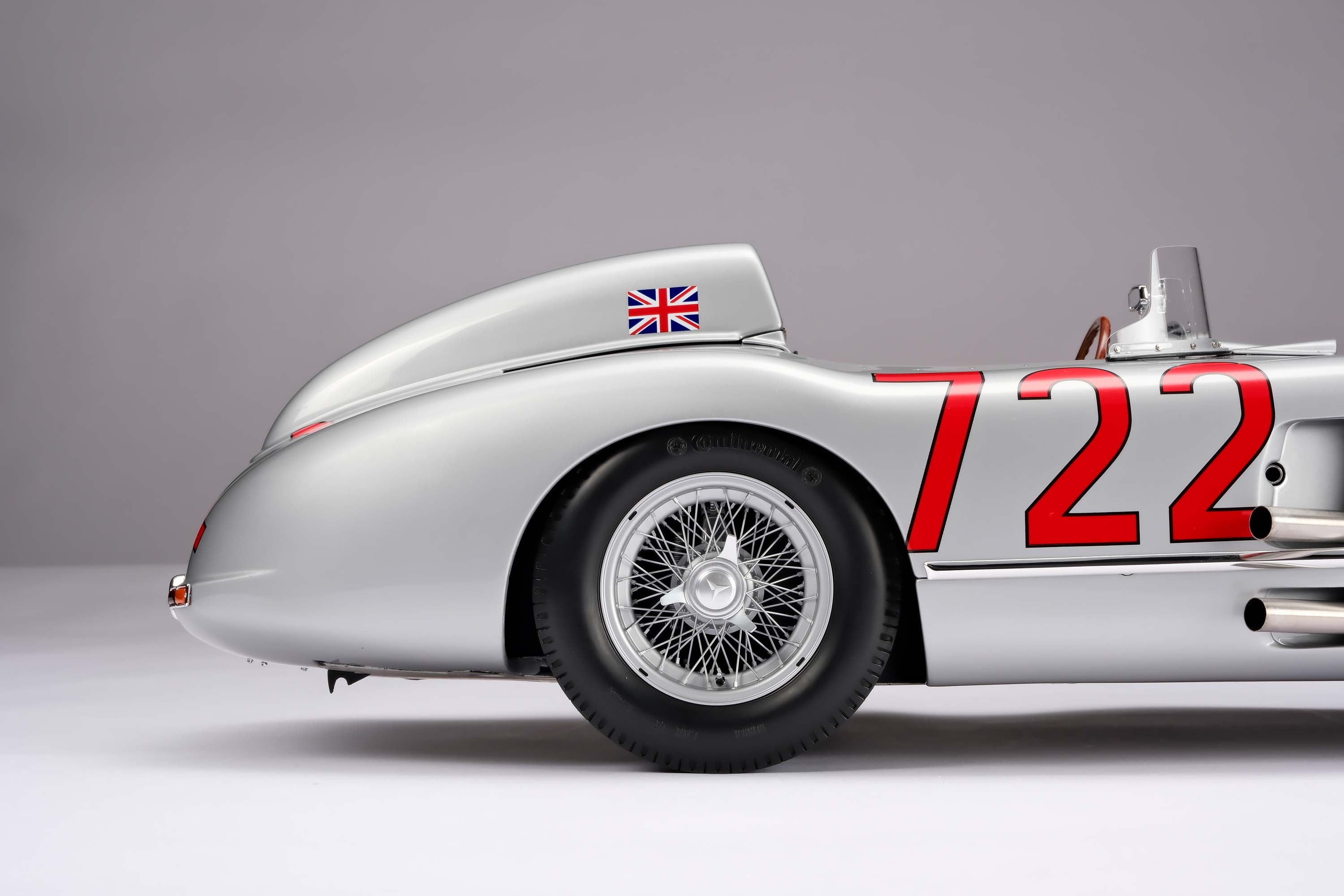 Amalgam 1:8 scale Mercedes 300SLR #722 Moss Mille Miglia