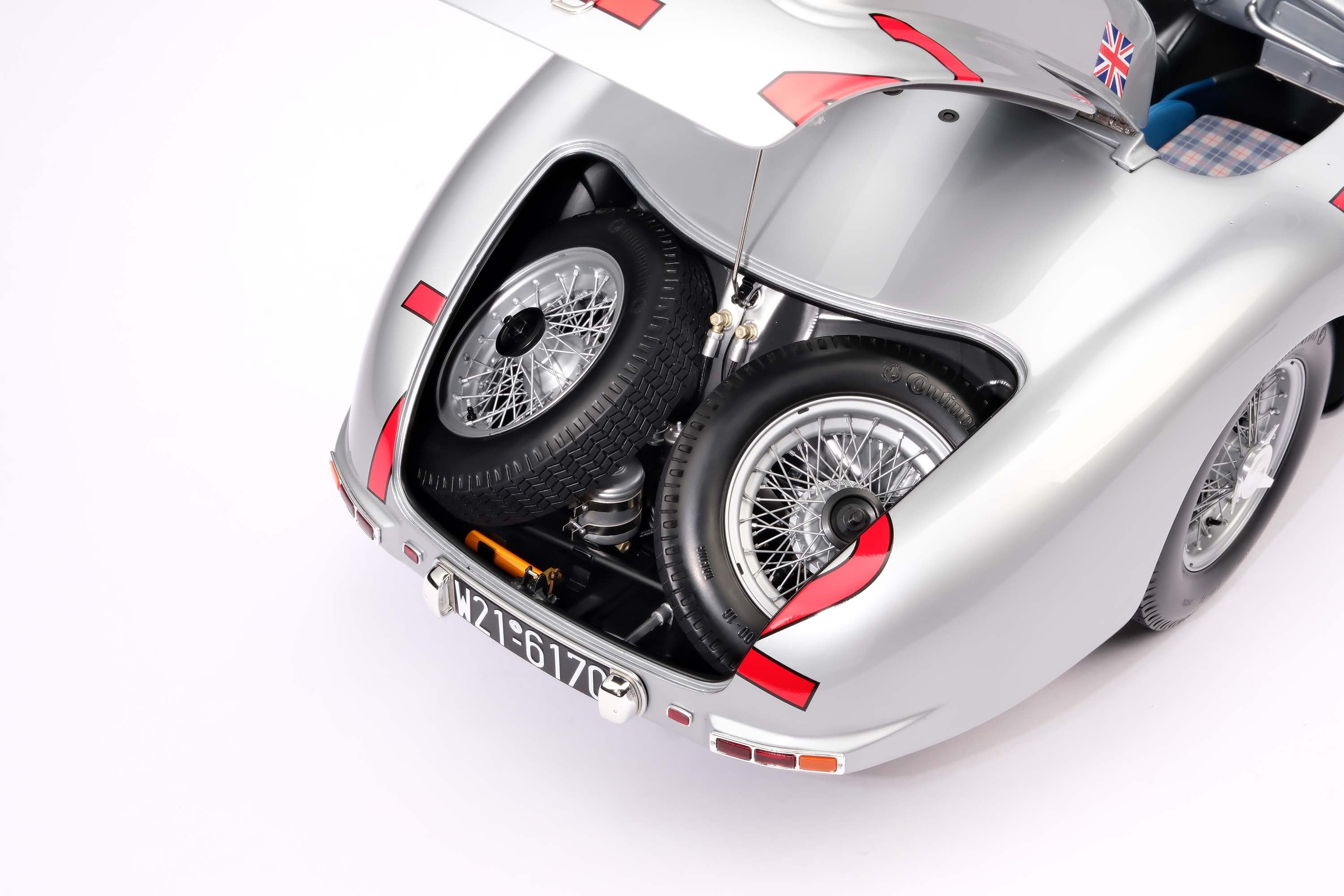 Amalgam 1:8 scale Mercedes 300SLR #722 Moss Mille Miglia