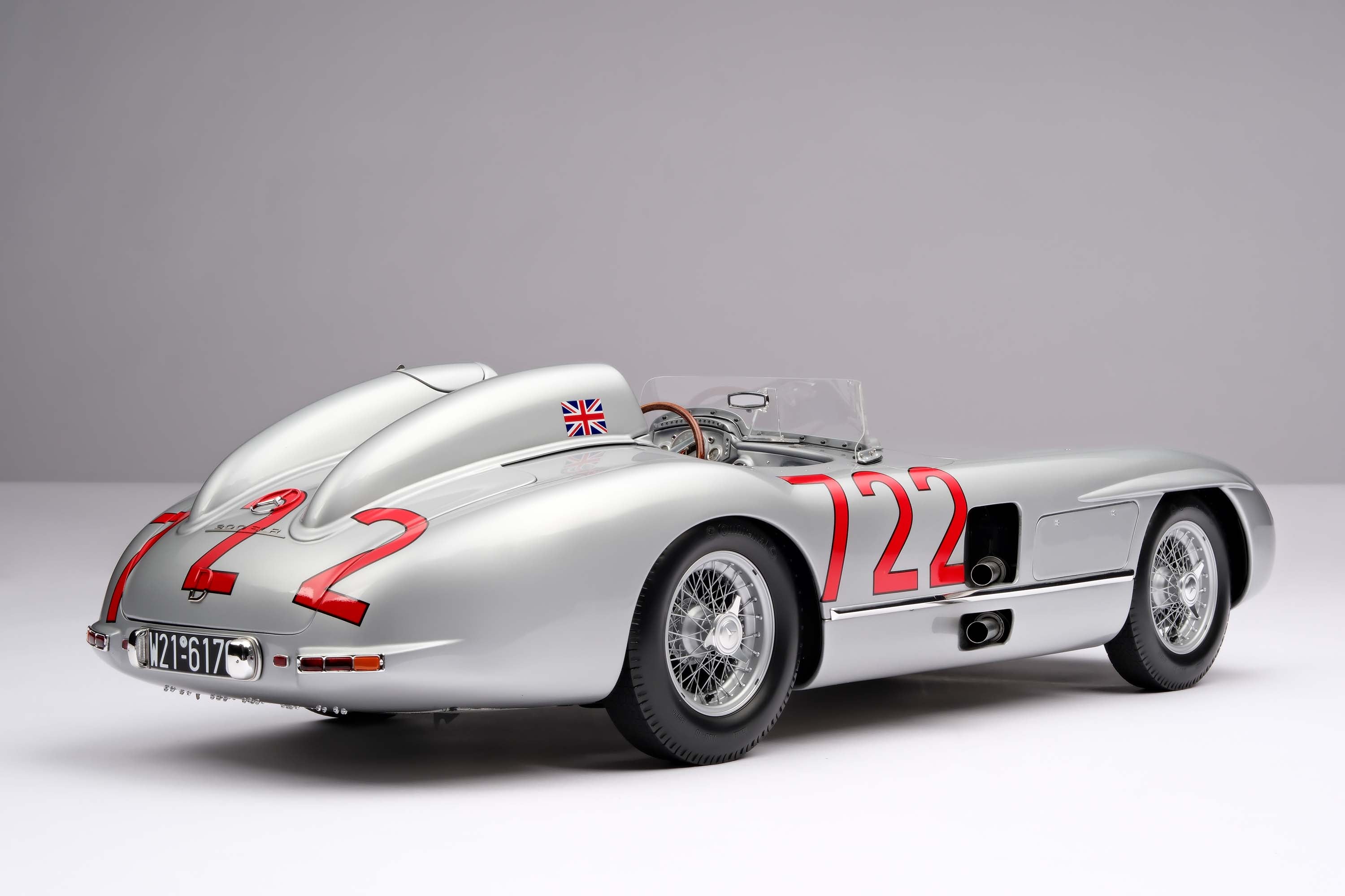 Amalgam 1:8 scale Mercedes 300SLR #722 Moss Mille Miglia
