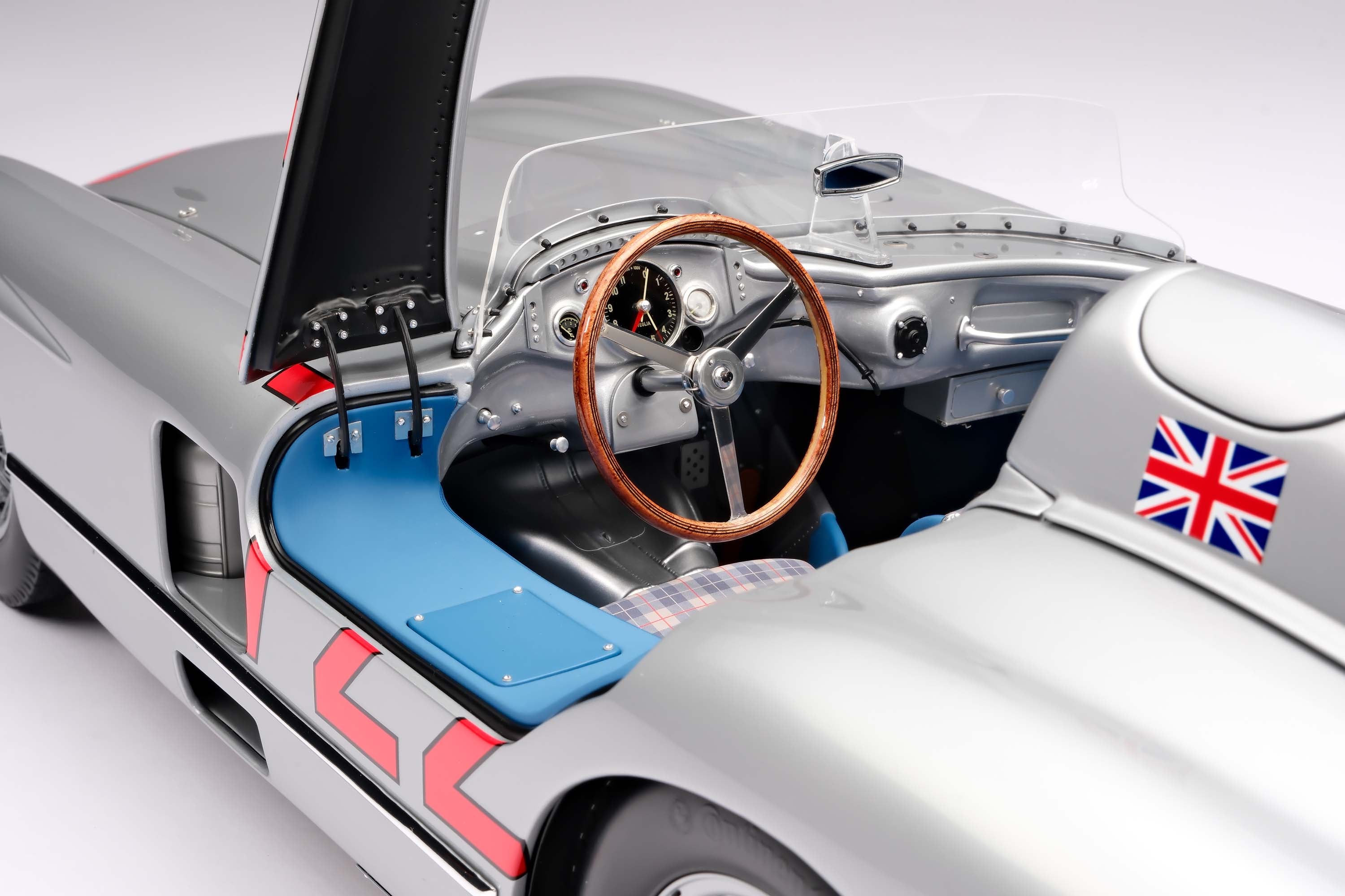 Amalgam 1:8 scale Mercedes 300SLR #722 Moss Mille Miglia