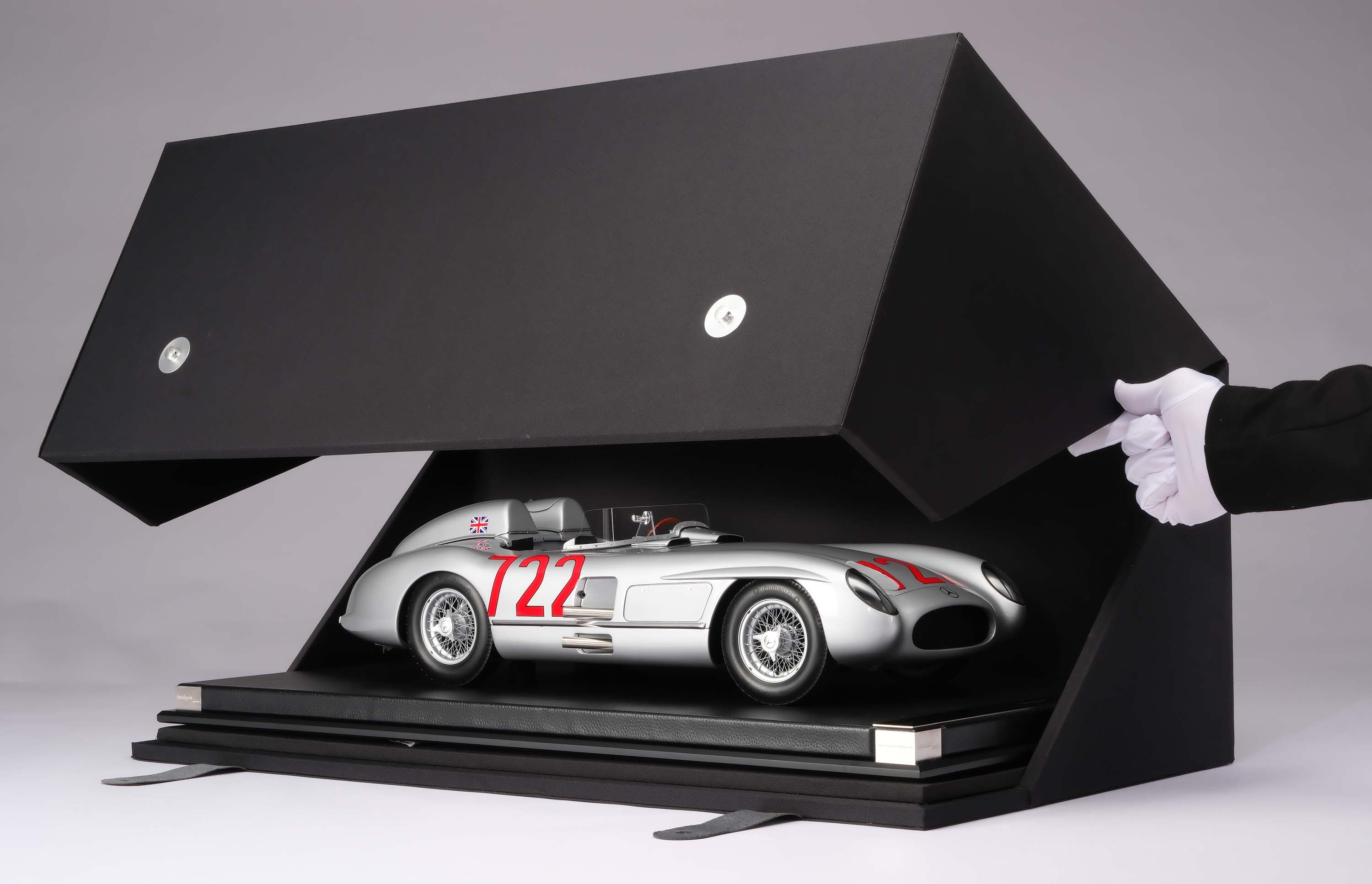 Amalgam 1:8 scale Mercedes 300SLR #722 Moss Mille Miglia