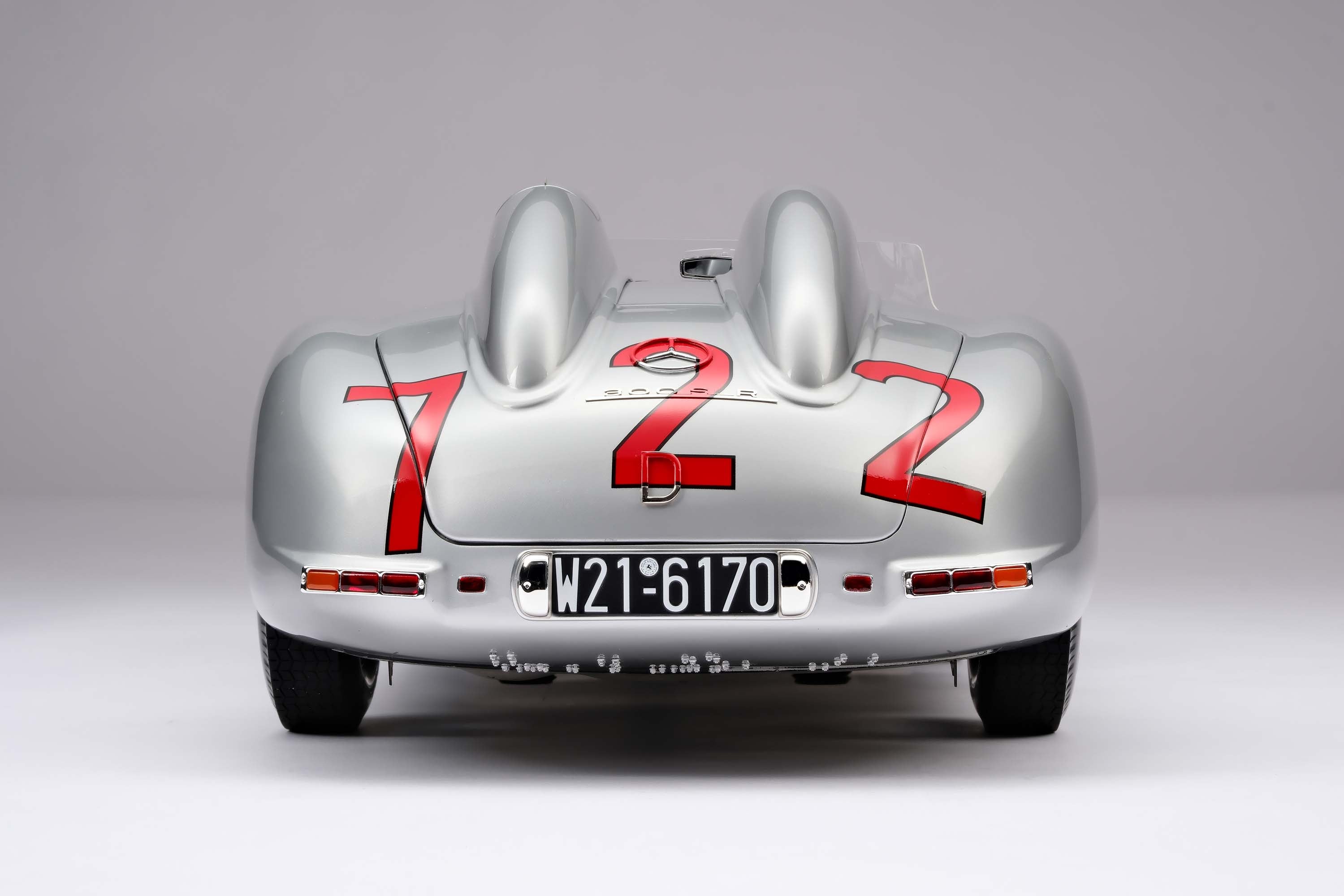 Amalgam 1:8 scale Mercedes 300SLR #722 Moss Mille Miglia