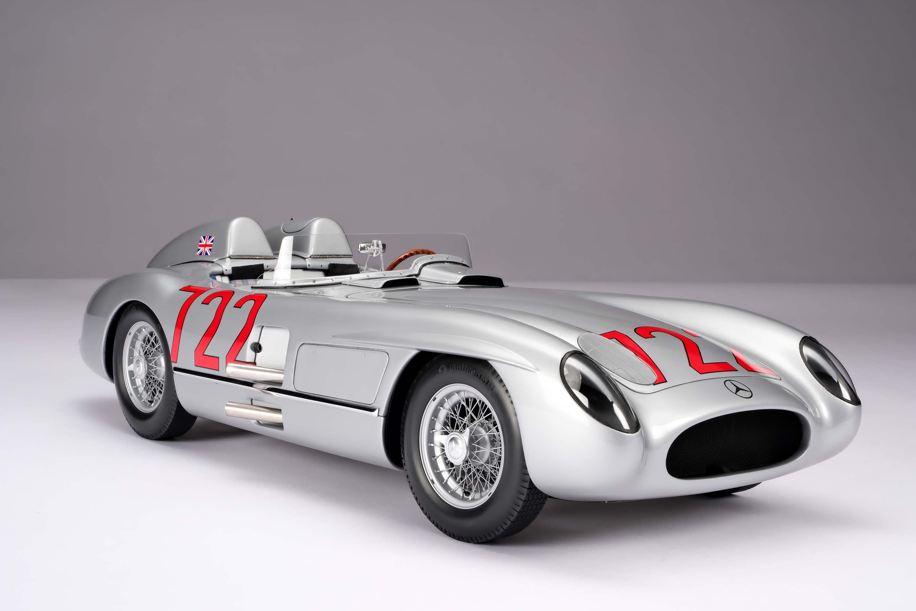 Amalgam 1:8 scale Mercedes 300SLR #722 Moss Mille Miglia