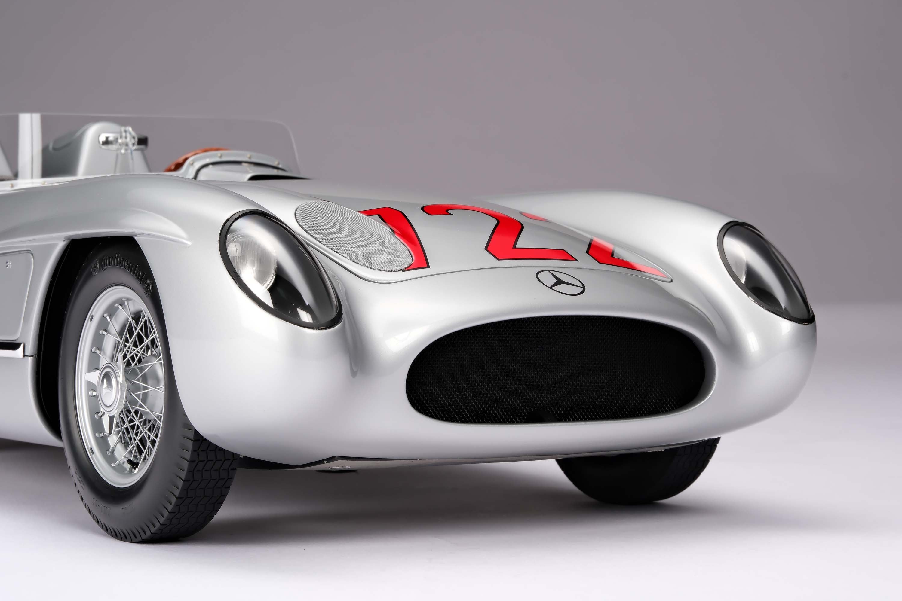 Amalgam 1:8 scale Mercedes 300SLR #722 Moss Mille Miglia