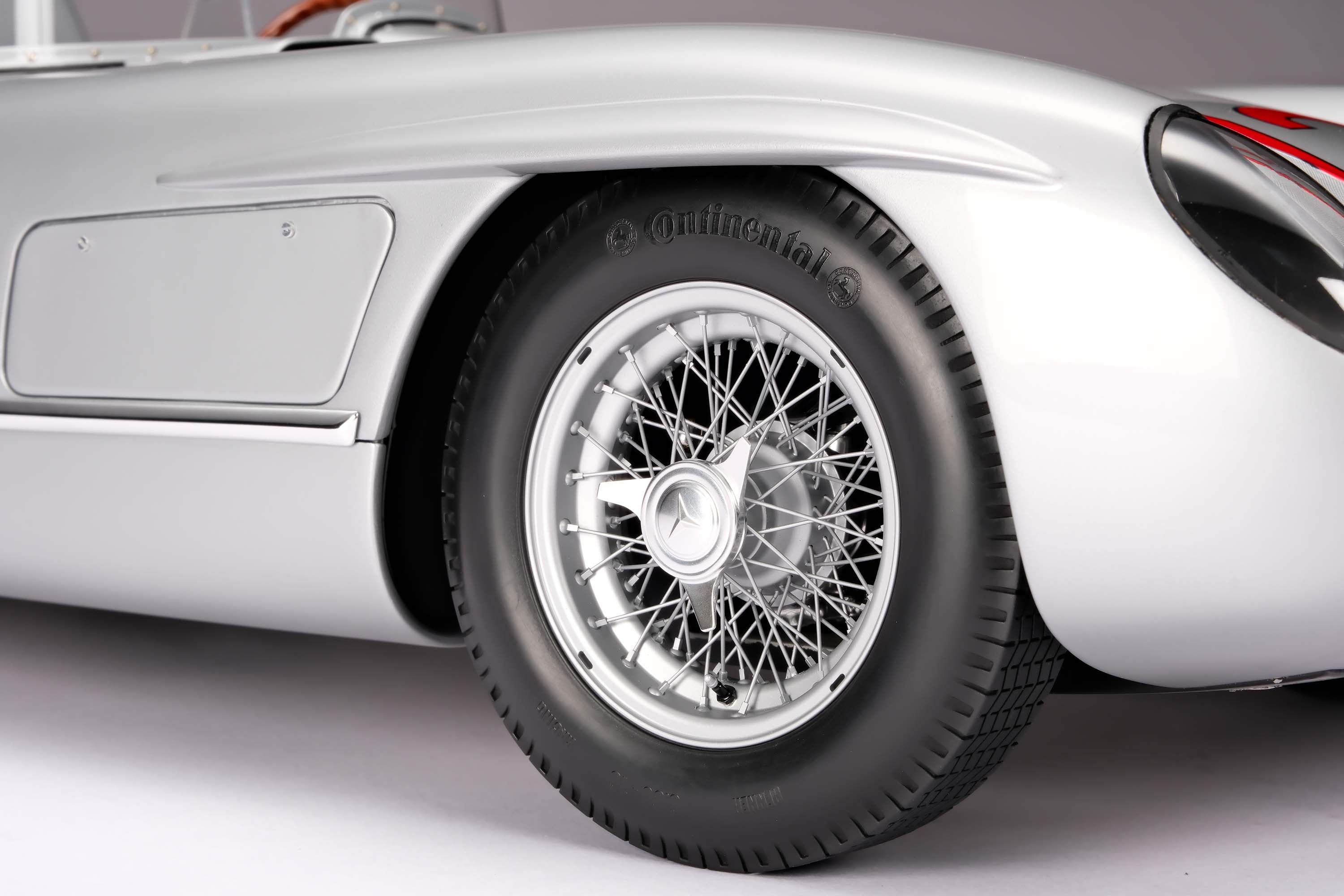 Amalgam 1:8 scale Mercedes 300SLR #722 Moss Mille Miglia
