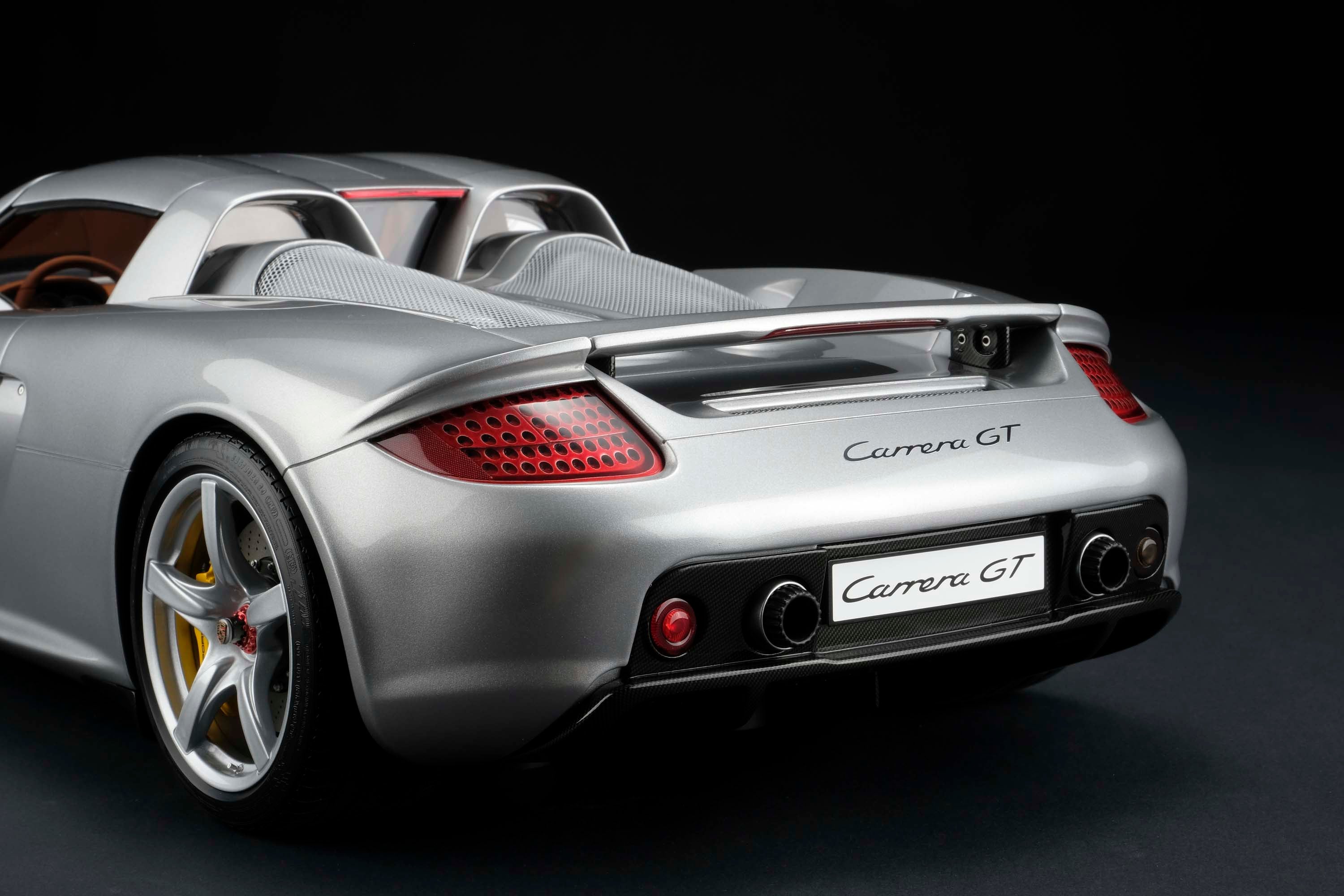 Amalgam 1:8 scale Porsche Carrera GT