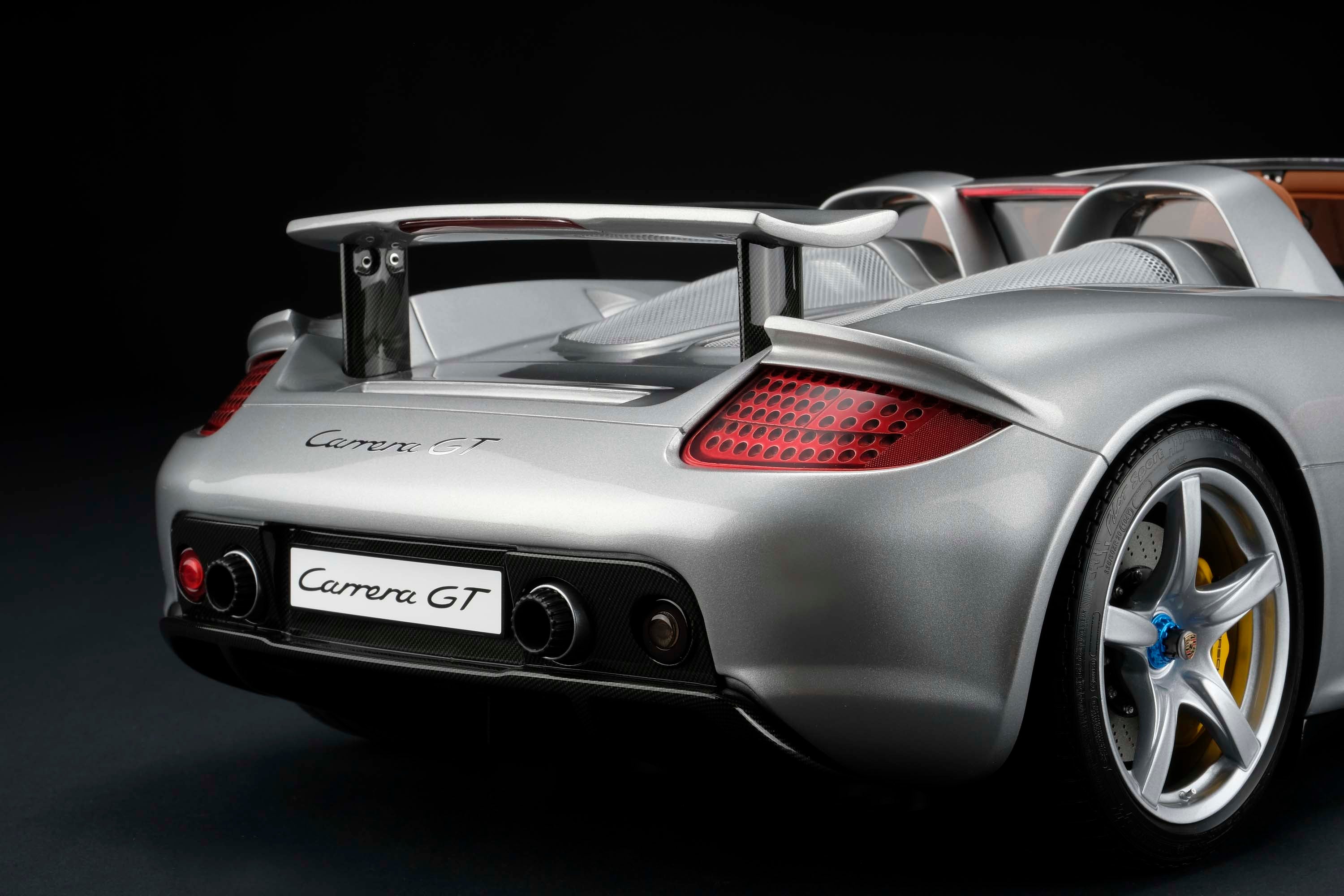 Amalgam 1:8 scale Porsche Carrera GT
