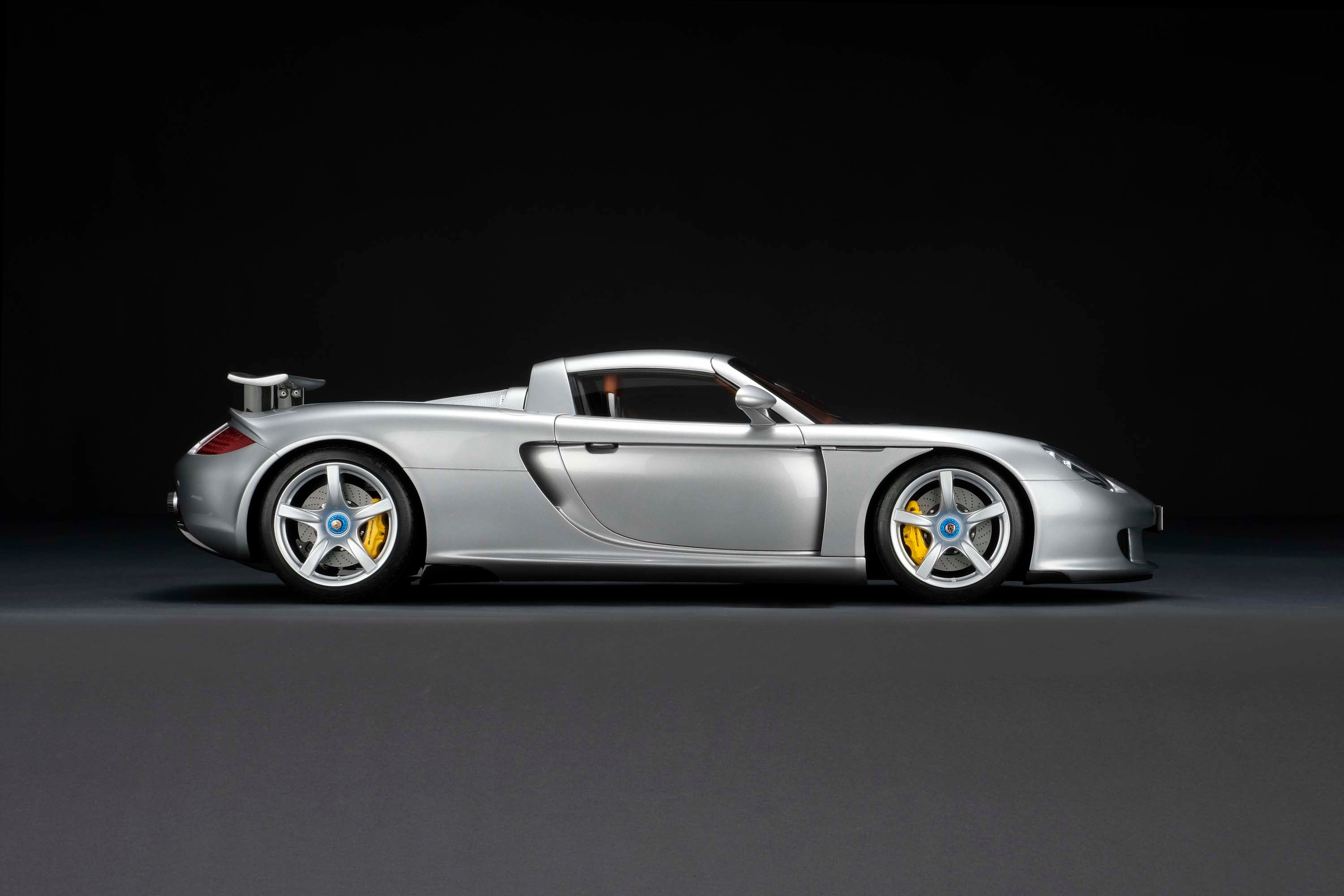 Amalgam 1:8 scale Porsche Carrera GT