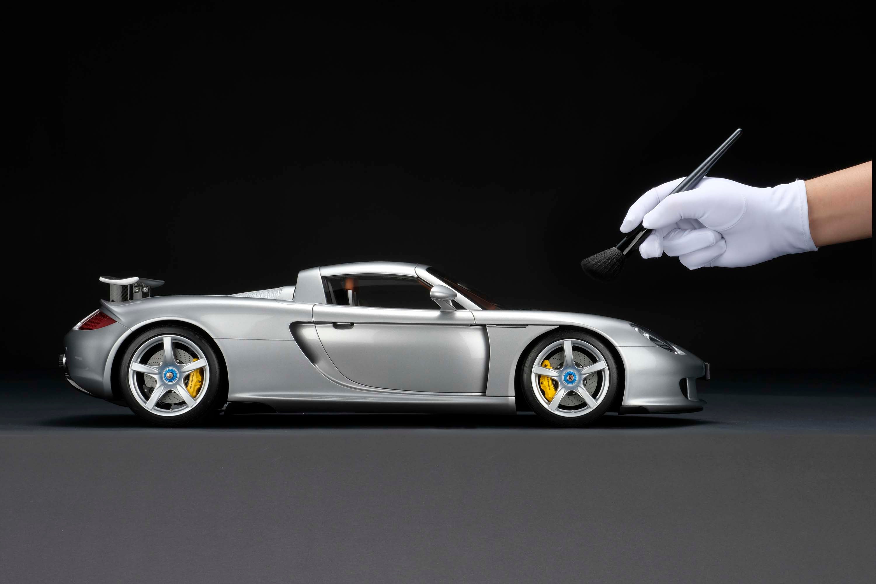 Amalgam 1:8 scale Porsche Carrera GT